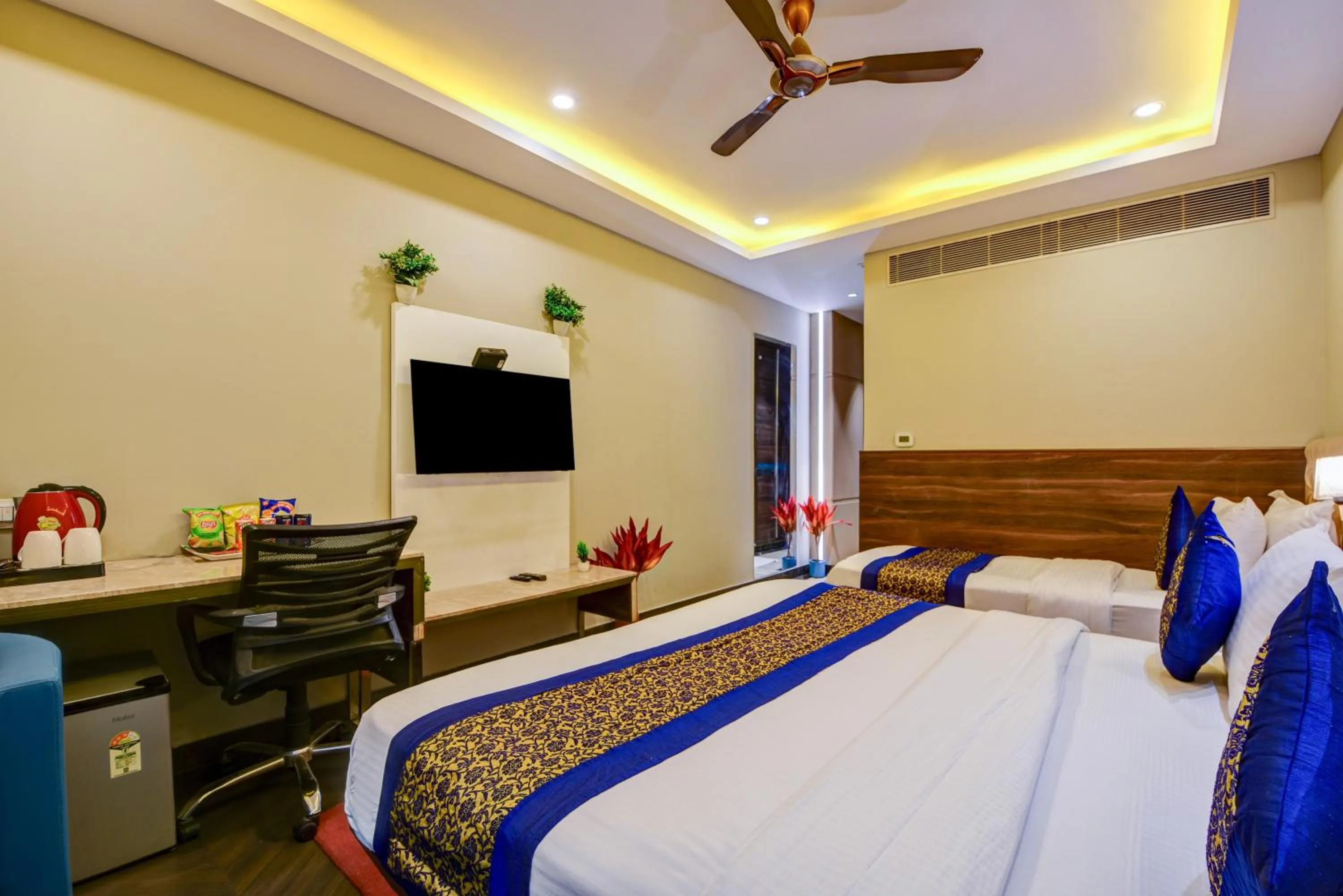 Bedroom, Bed in The IVY Grand Hotel - 5 Minutes from Connaught Place and New Delhi Railway Station With Free Secured Parking
