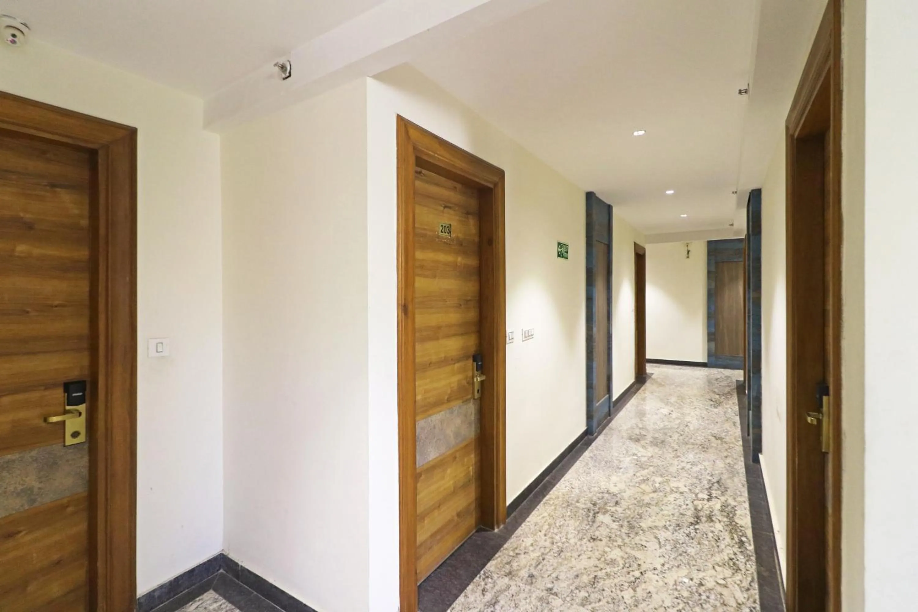 Lobby or reception in The IVY Grand Hotel - 5 Minutes from Connaught Place and New Delhi Railway Station With Free Secured Parking