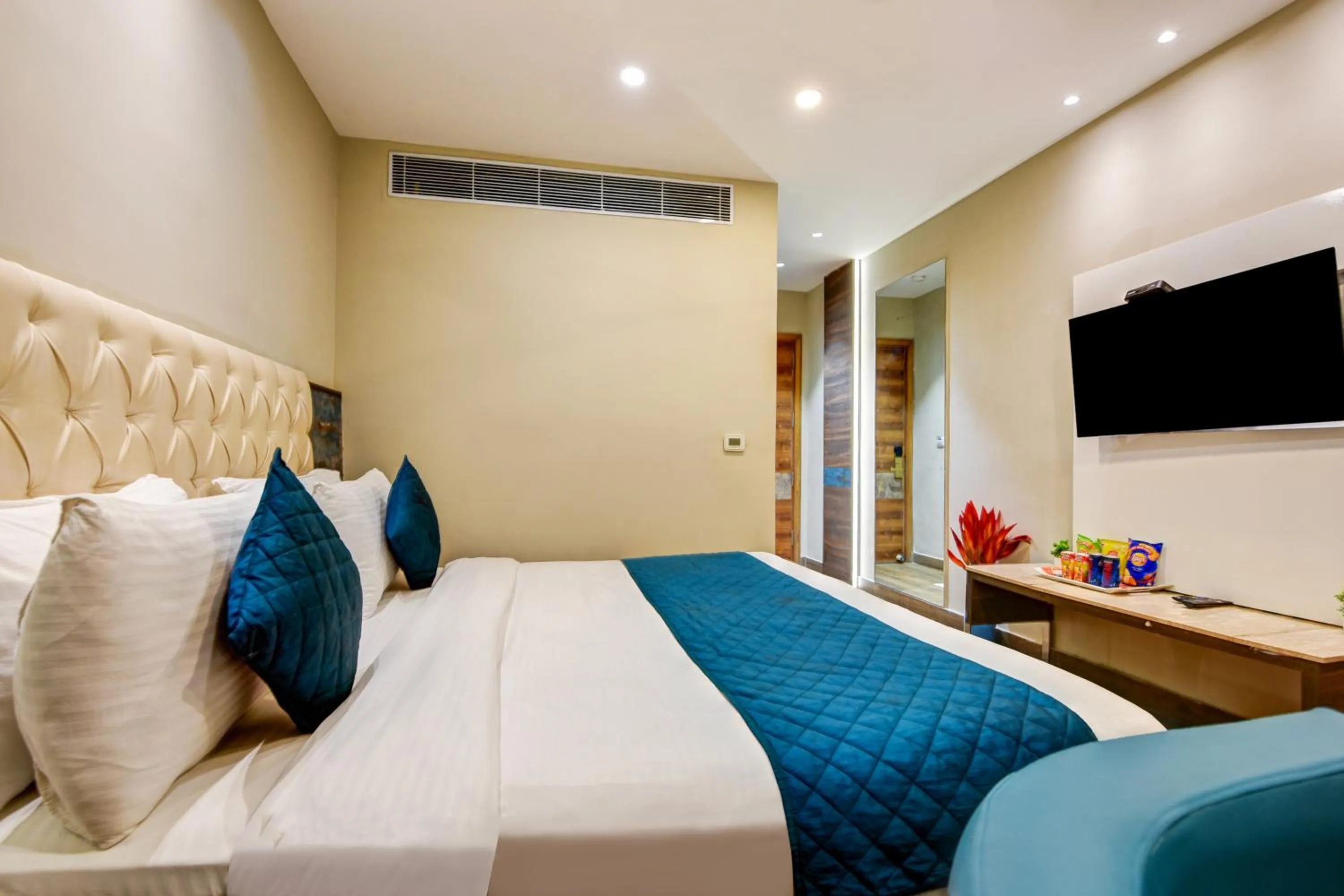 Bedroom, Bed in The IVY Grand Hotel - 5 Minutes from Connaught Place and New Delhi Railway Station With Free Secured Parking