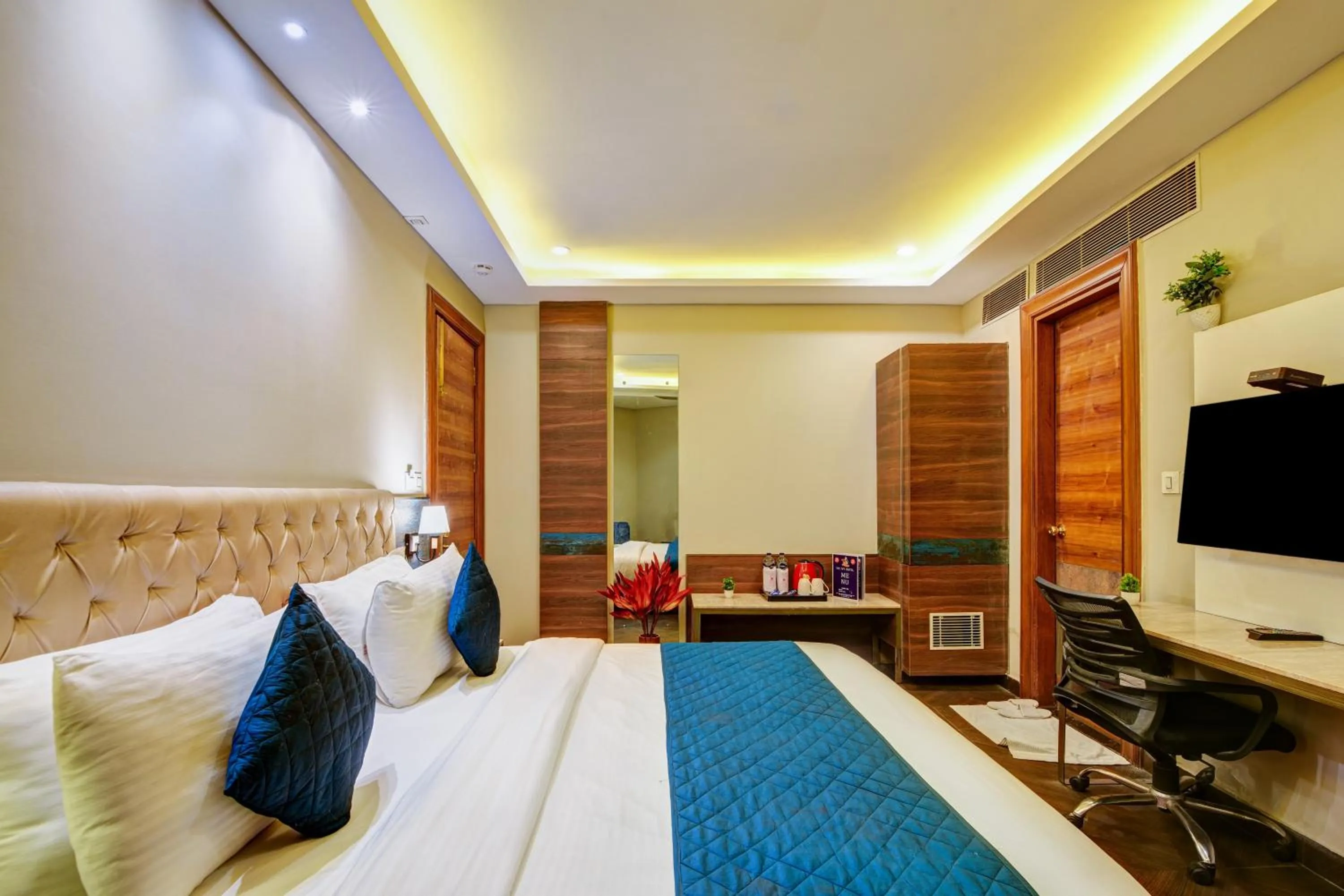 Bedroom in The IVY Grand Hotel - 5 Minutes from Connaught Place and New Delhi Railway Station With Free Secured Parking