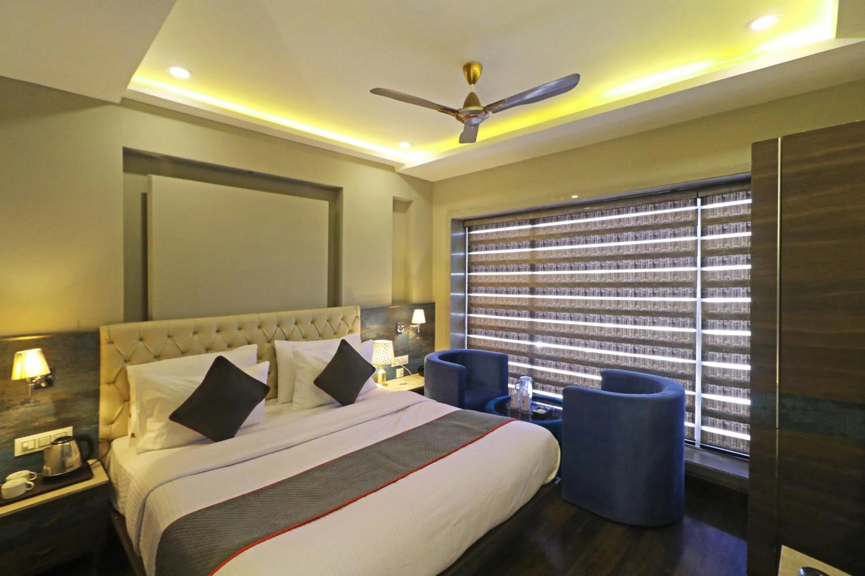 TV and multimedia, Bed in The IVY Grand Hotel - 5 Minutes from Connaught Place and New Delhi Railway Station With Free Secured Parking