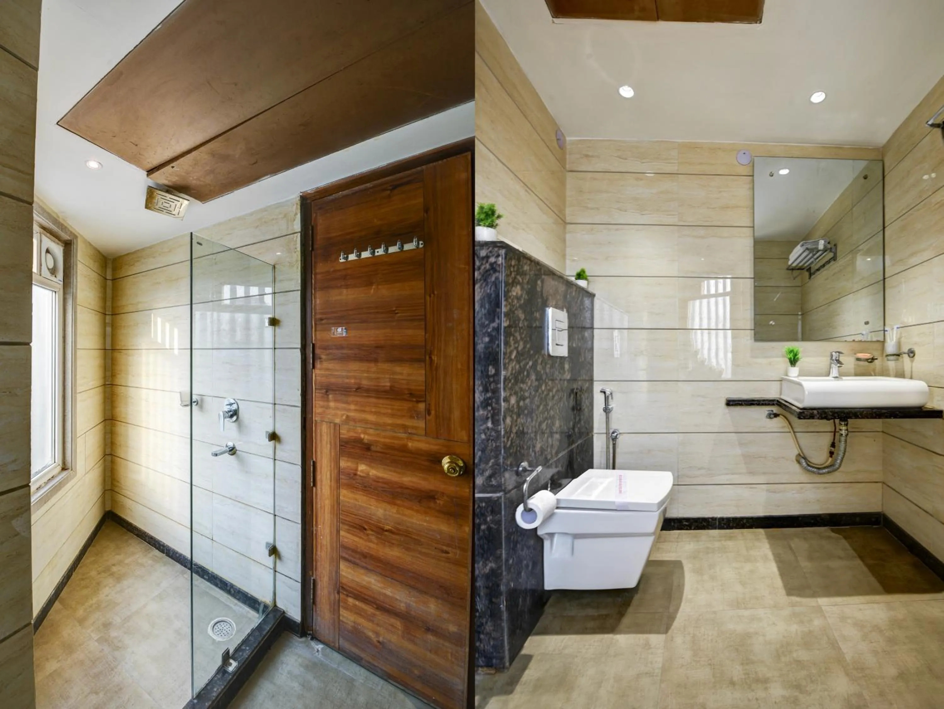 Toilet in The IVY Grand Hotel - 5 Minutes from Connaught Place and New Delhi Railway Station With Free Secured Parking