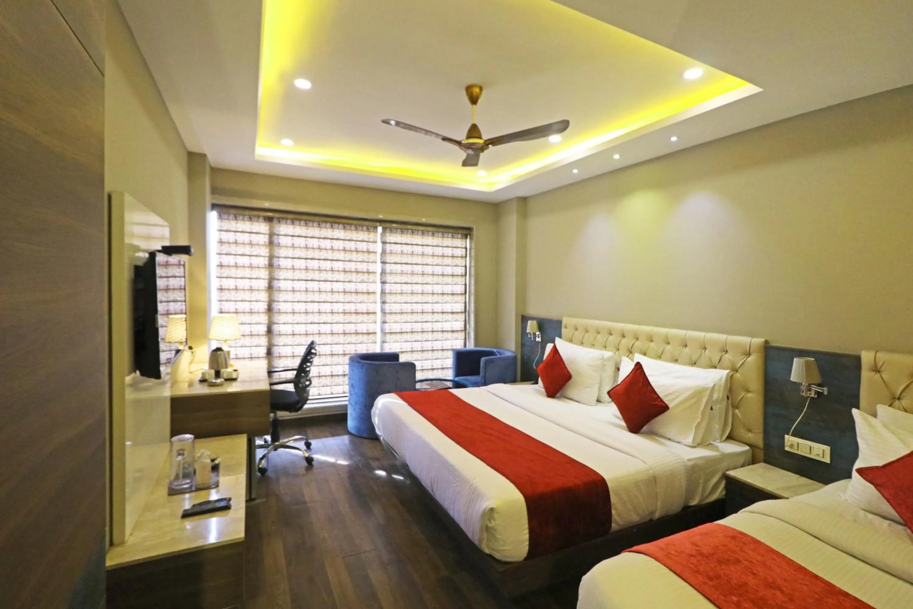 TV and multimedia, Bed in The IVY Grand Hotel - 5 Minutes from Connaught Place and New Delhi Railway Station With Free Secured Parking