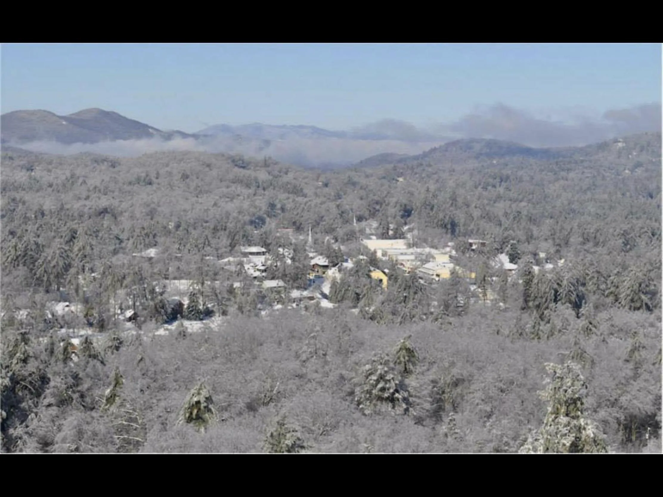 Neighbourhood in Highlands Inn