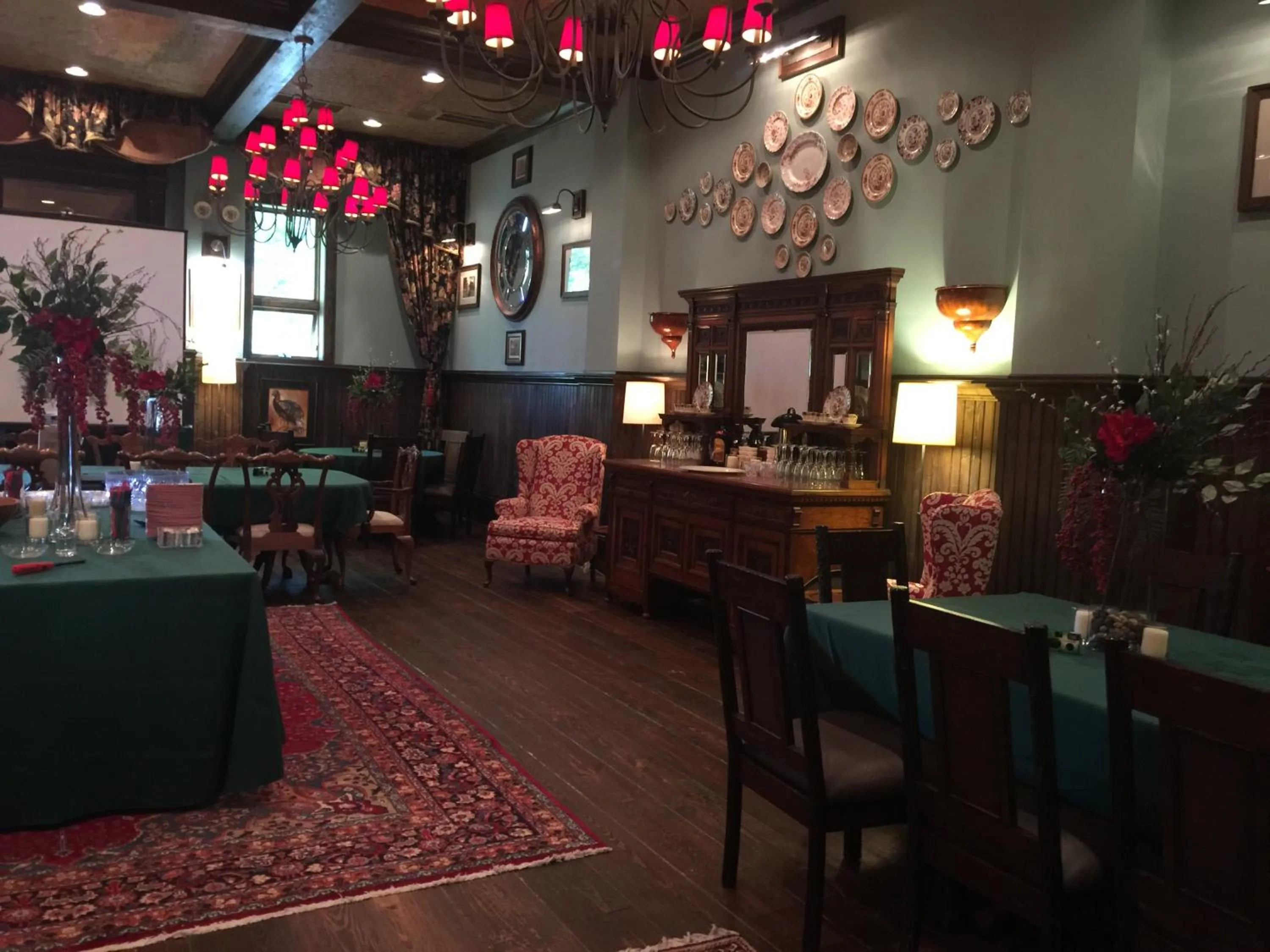 Restaurant/places to eat in Highlands Inn