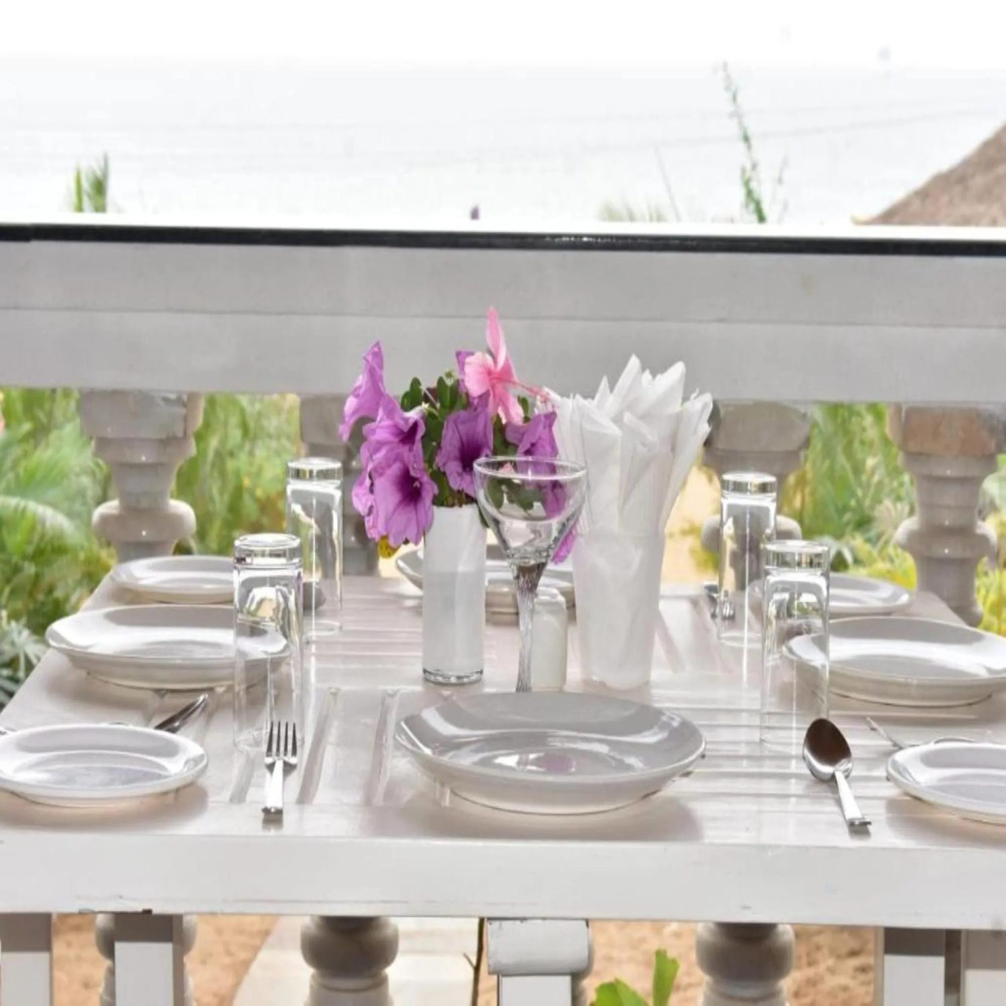 Dining area in Lillywoods Zac Beach Resort, Calangute