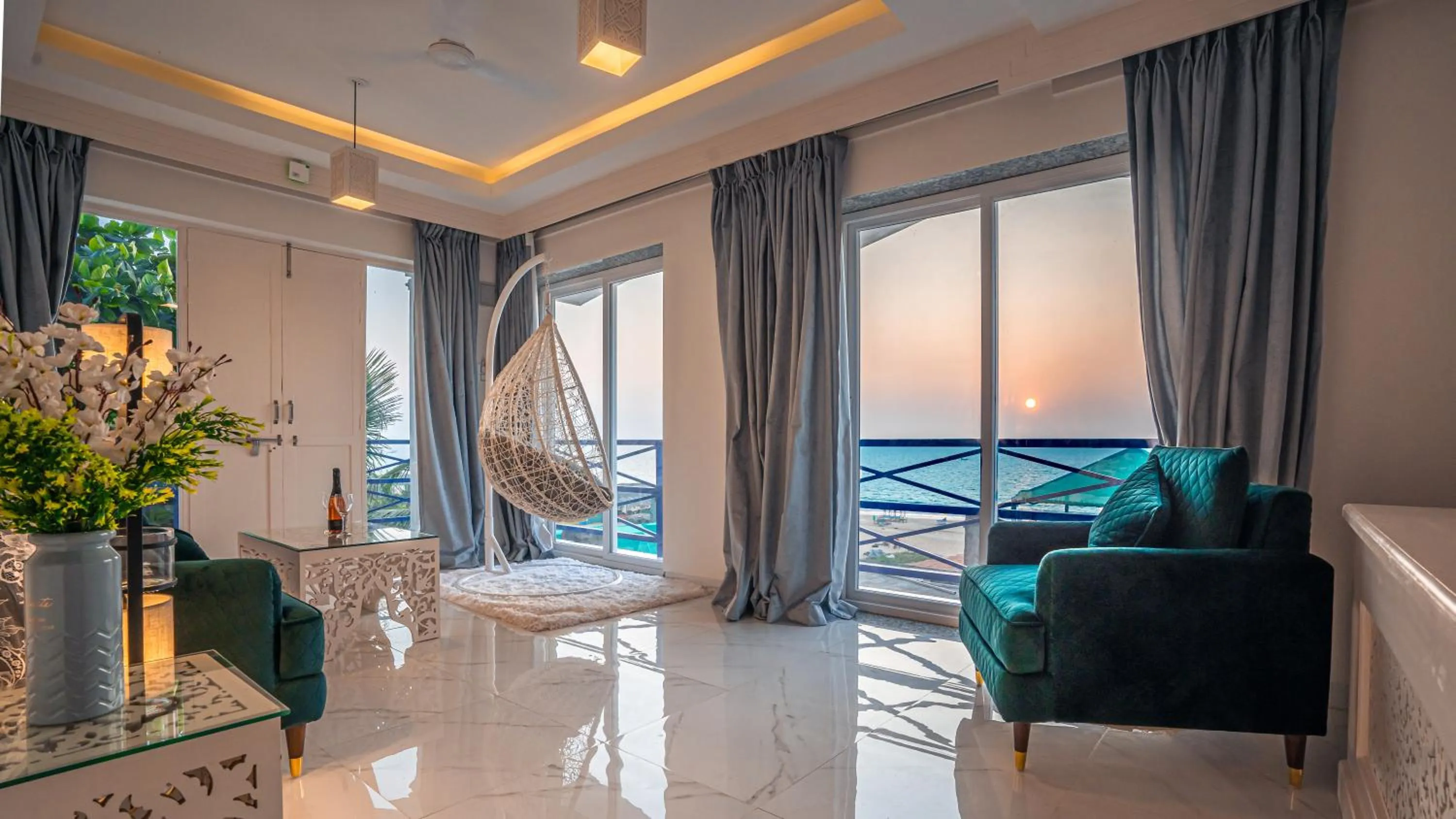 Seating area in Lillywoods Zac Beach Resort, Calangute