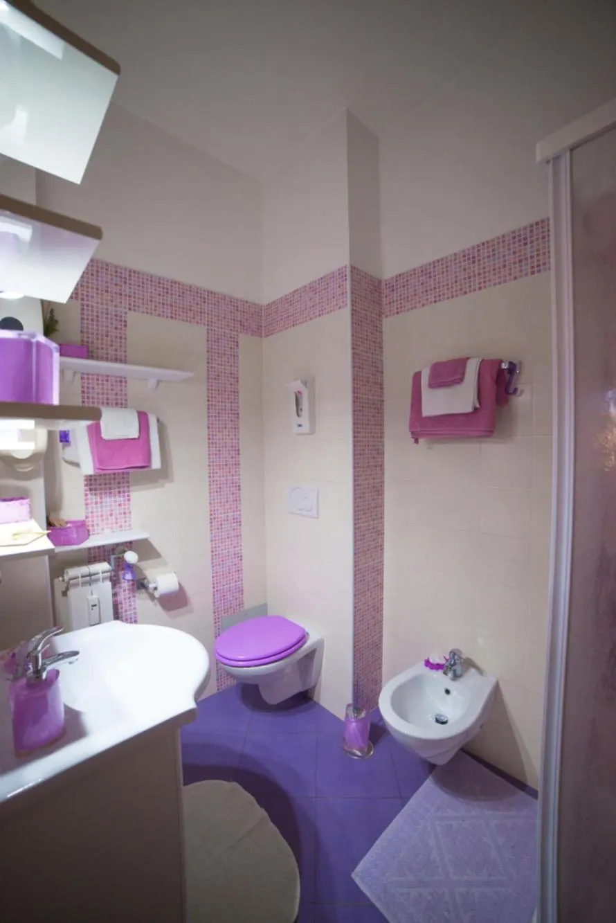 Shower in Green Line