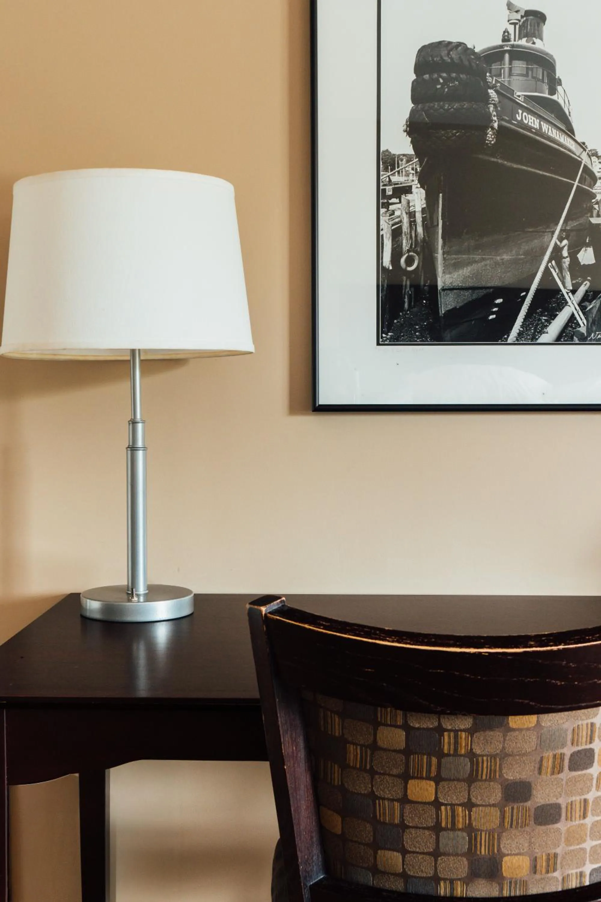 Seating area in Yankee Clipper Motel