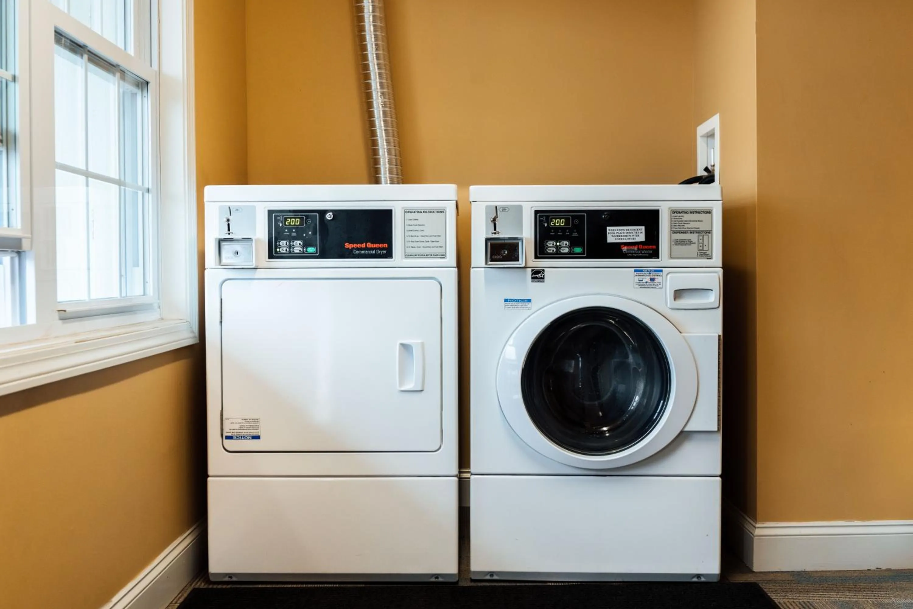 washing machine in Yankee Clipper Motel