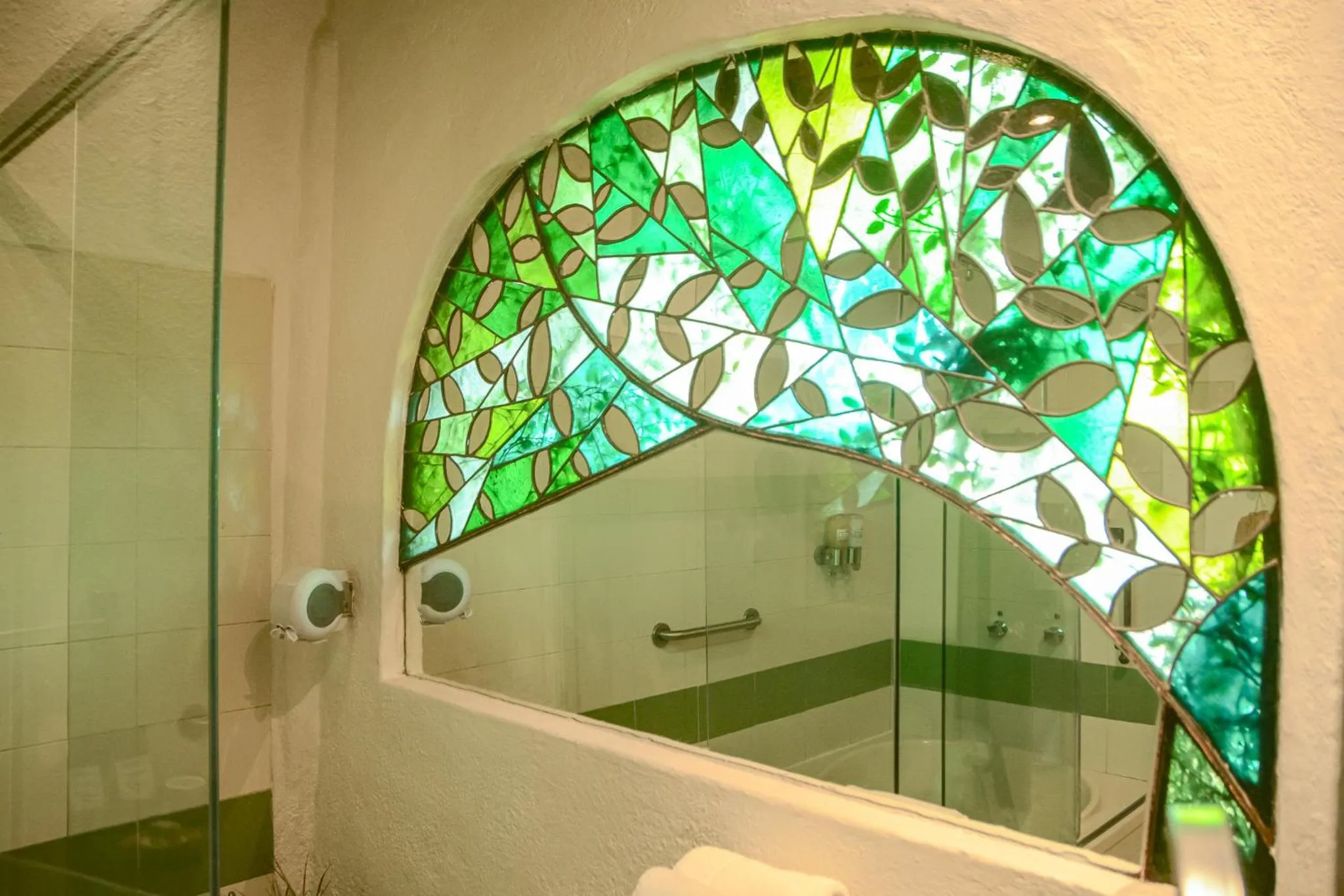 Shower in Mesón De Leyendas Breakfast & Downtown