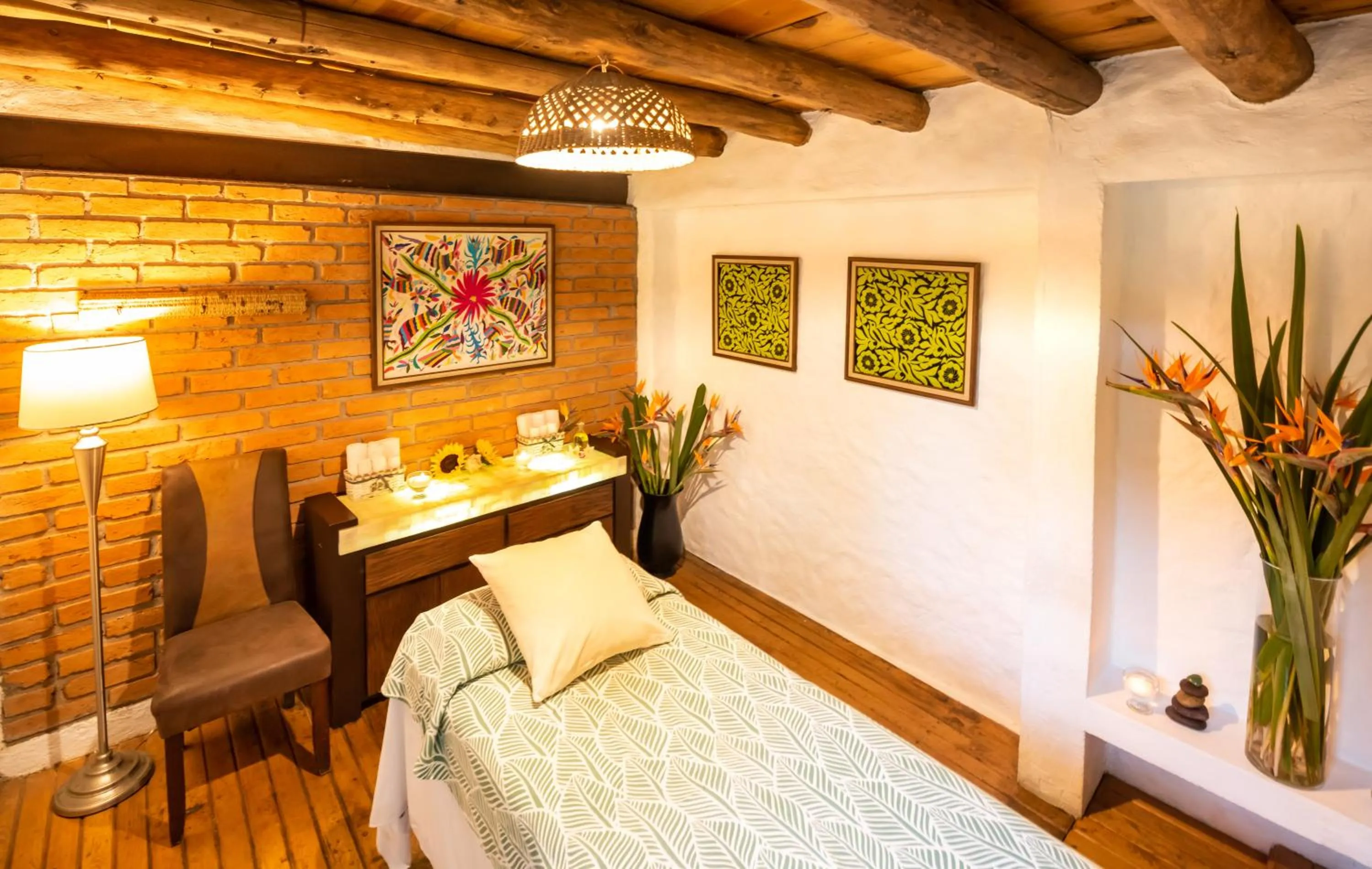 Massage, Bed in Mesón De Leyendas Breakfast & Downtown