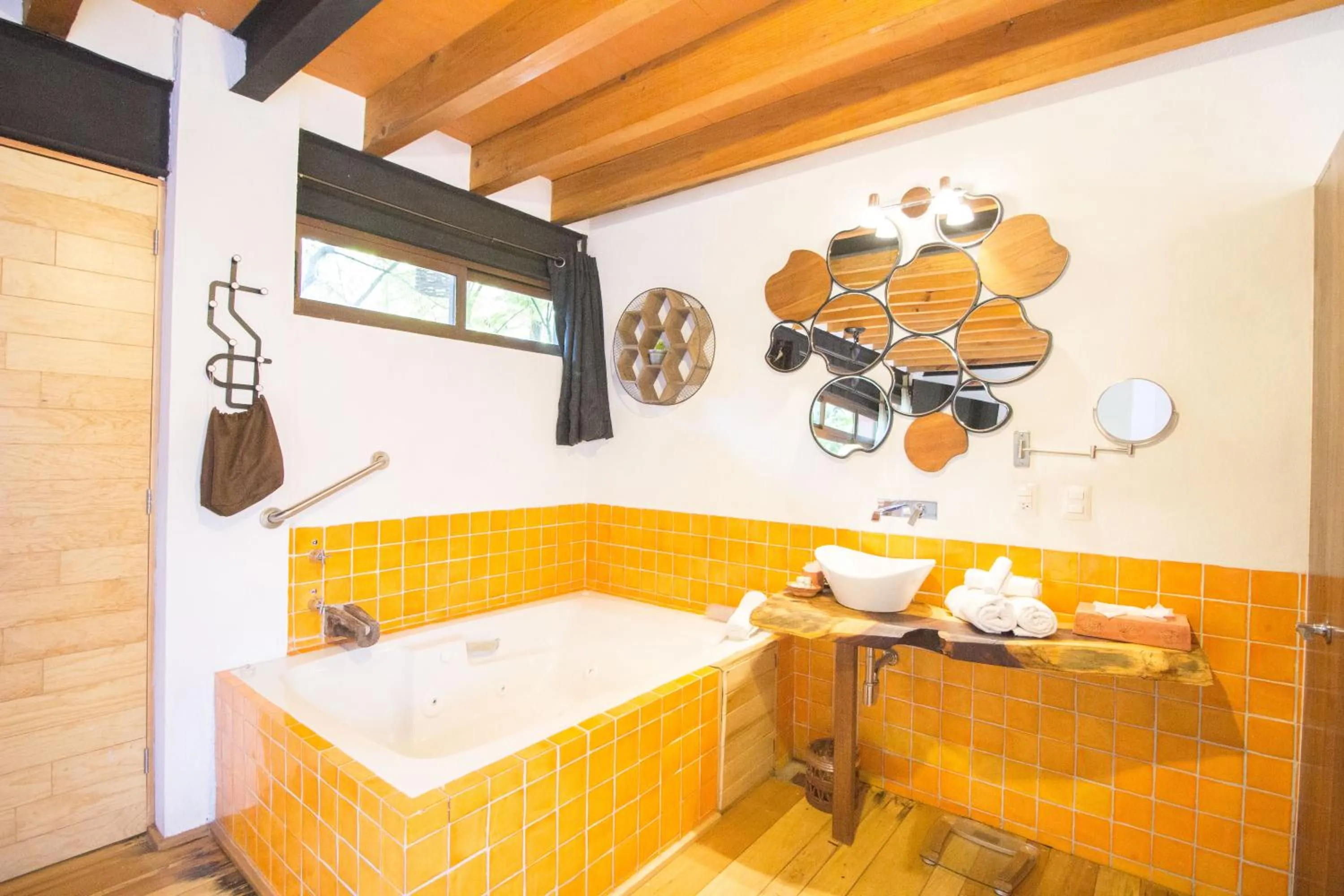 Hot Tub in Mesón De Leyendas Breakfast & Downtown