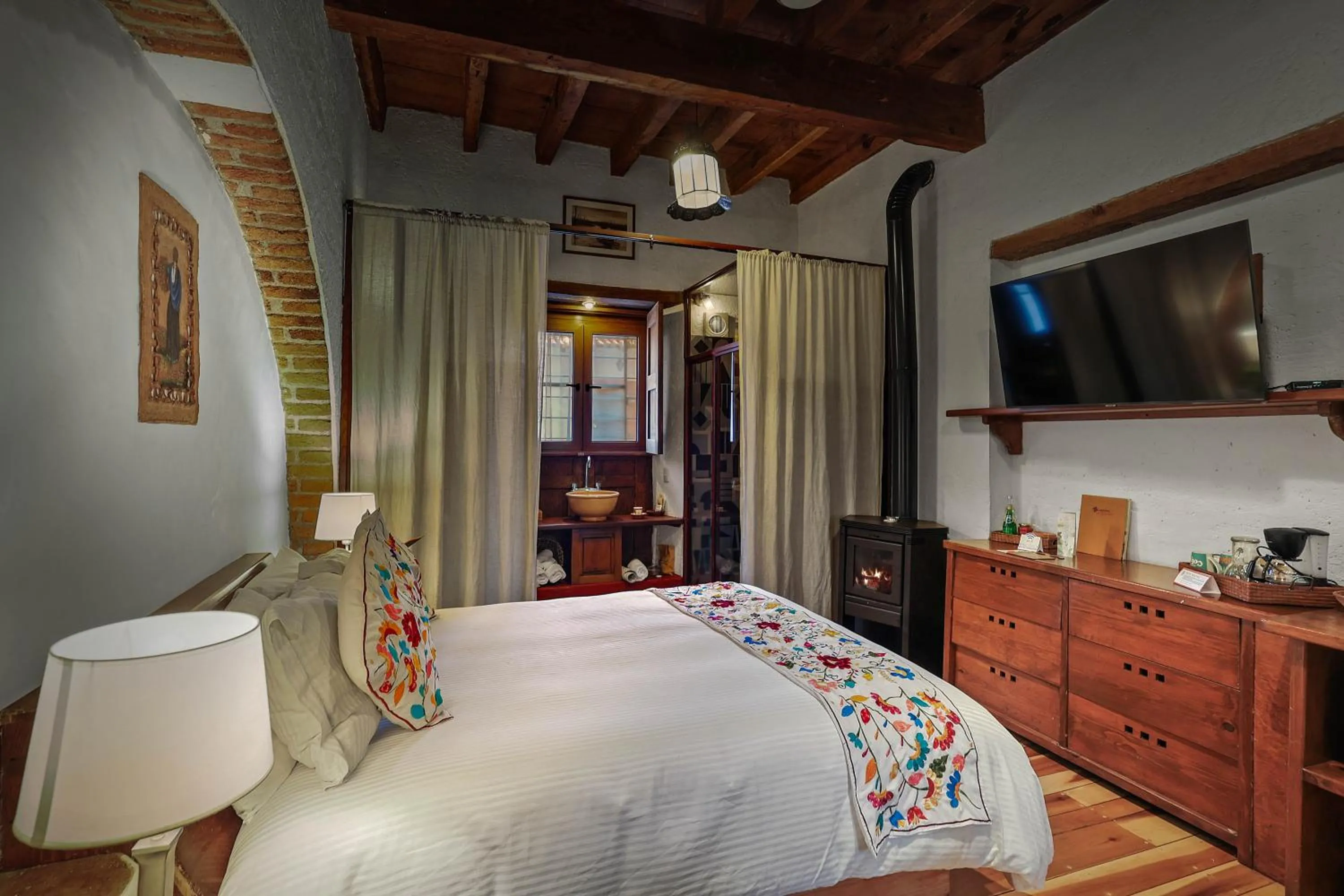 Bed in Mesón De Leyendas Breakfast & Downtown