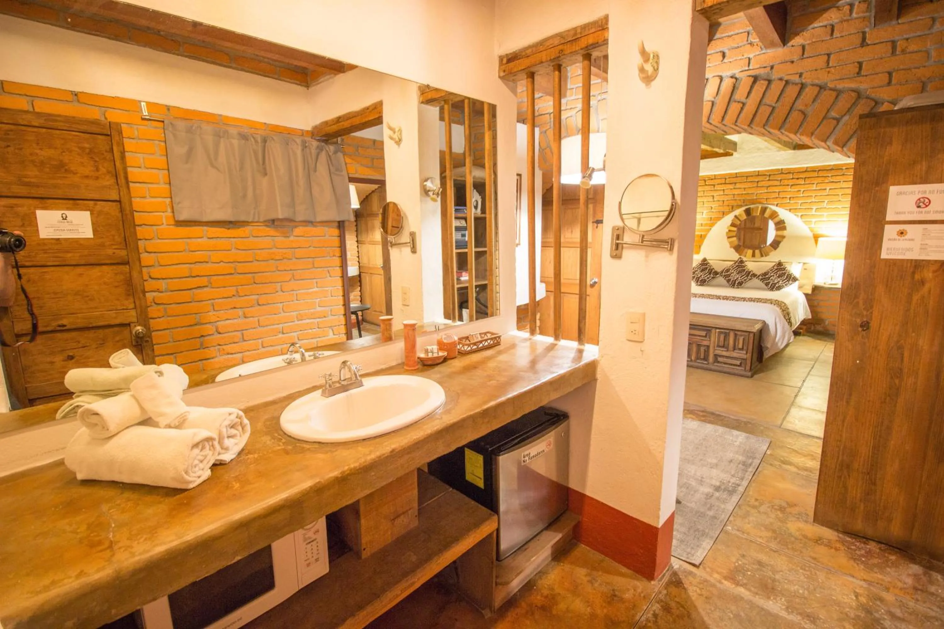 Toilet in Mesón De Leyendas Breakfast & Downtown