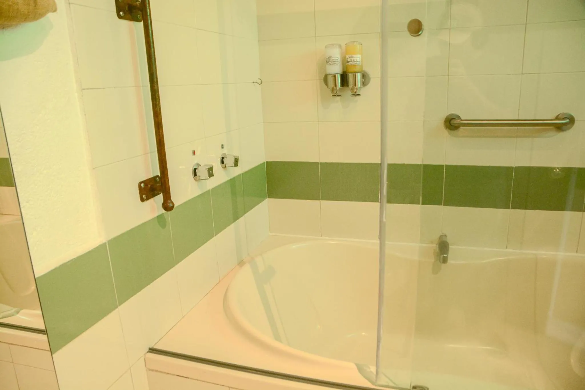 Shower in Mesón De Leyendas Breakfast & Downtown