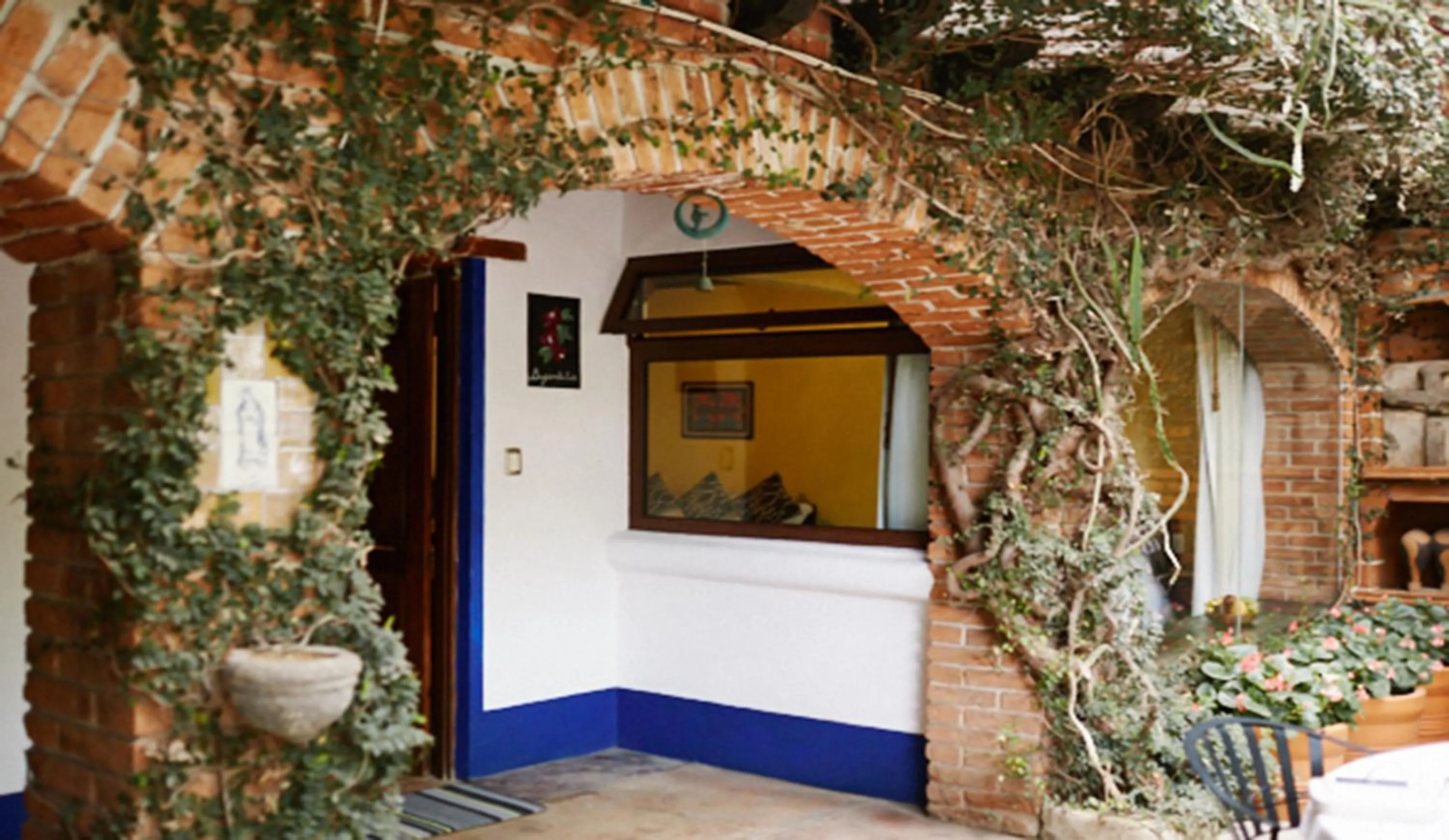 Day in Mesón De Leyendas Breakfast & Downtown