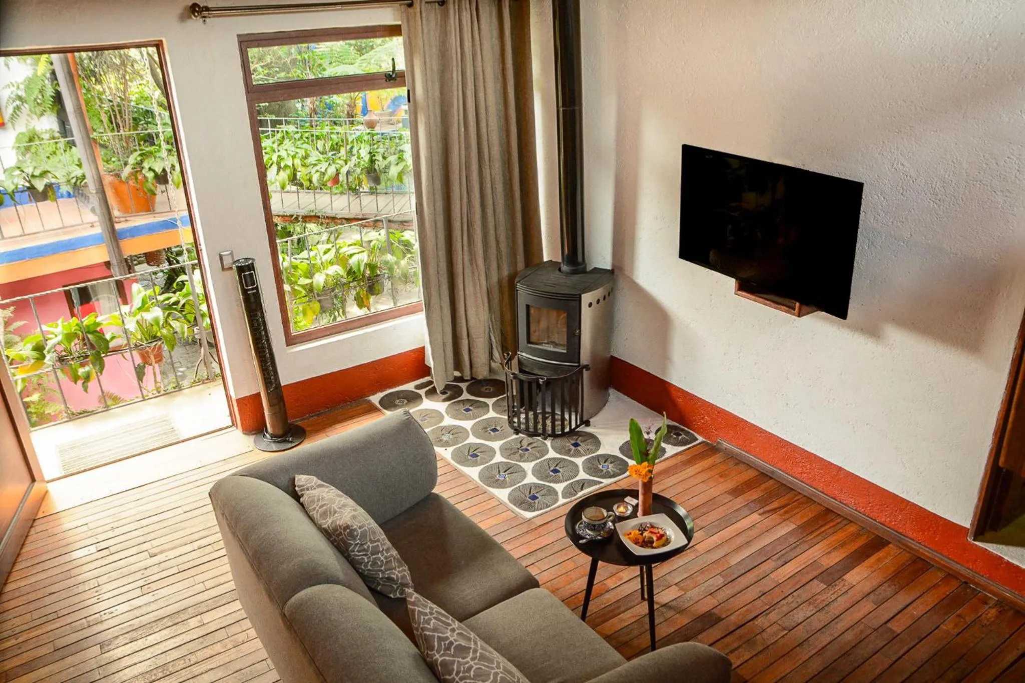 Communal lounge/ TV room in Mesón De Leyendas Breakfast & Downtown