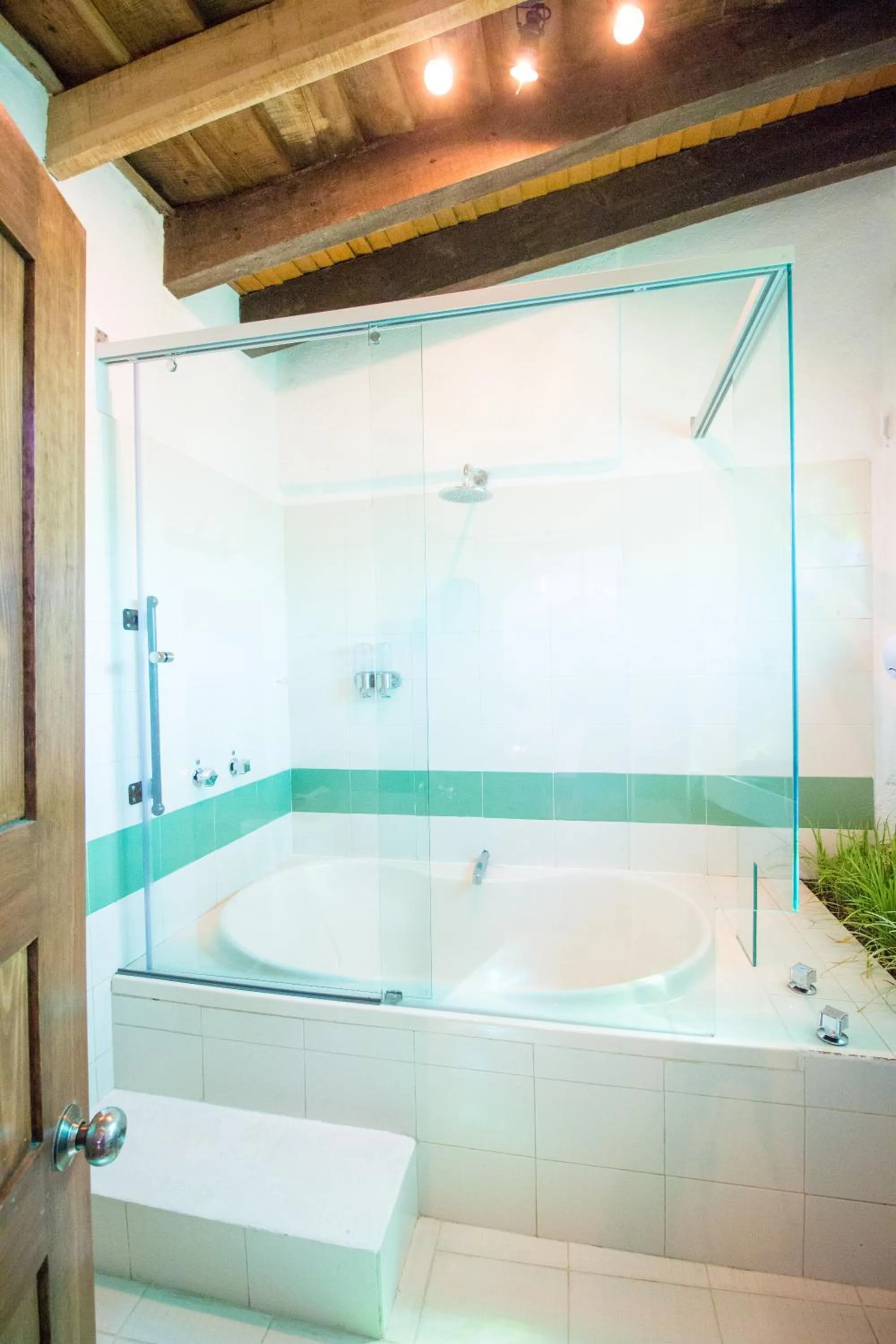 Shower in Mesón De Leyendas Breakfast & Downtown