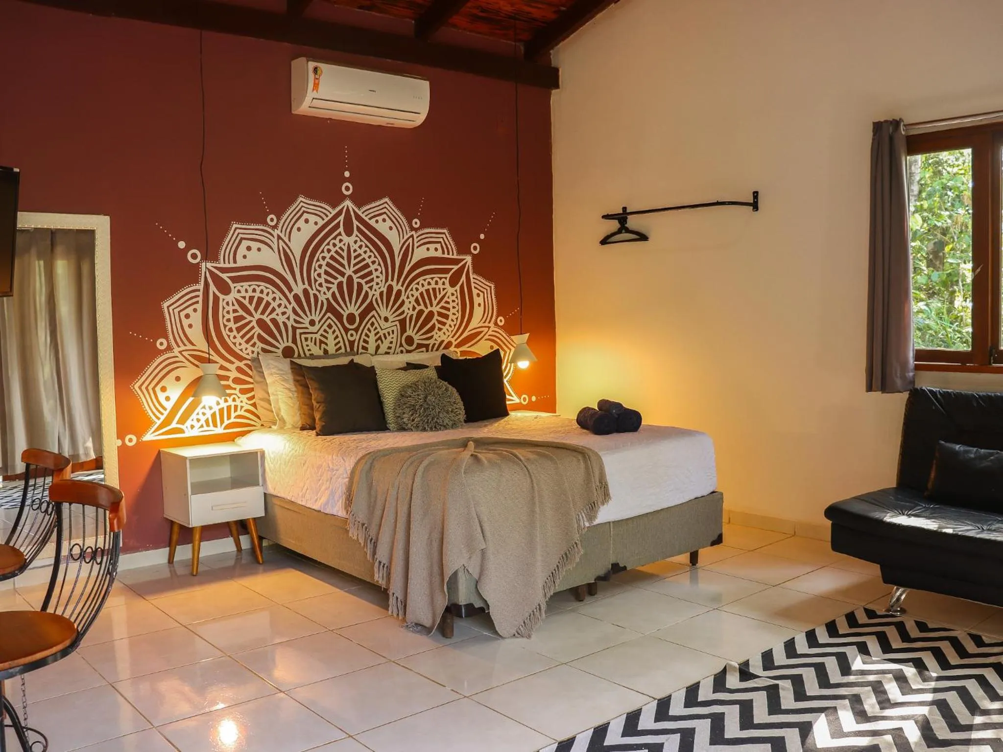 Seating area, Bed in Chalés Pura Vida