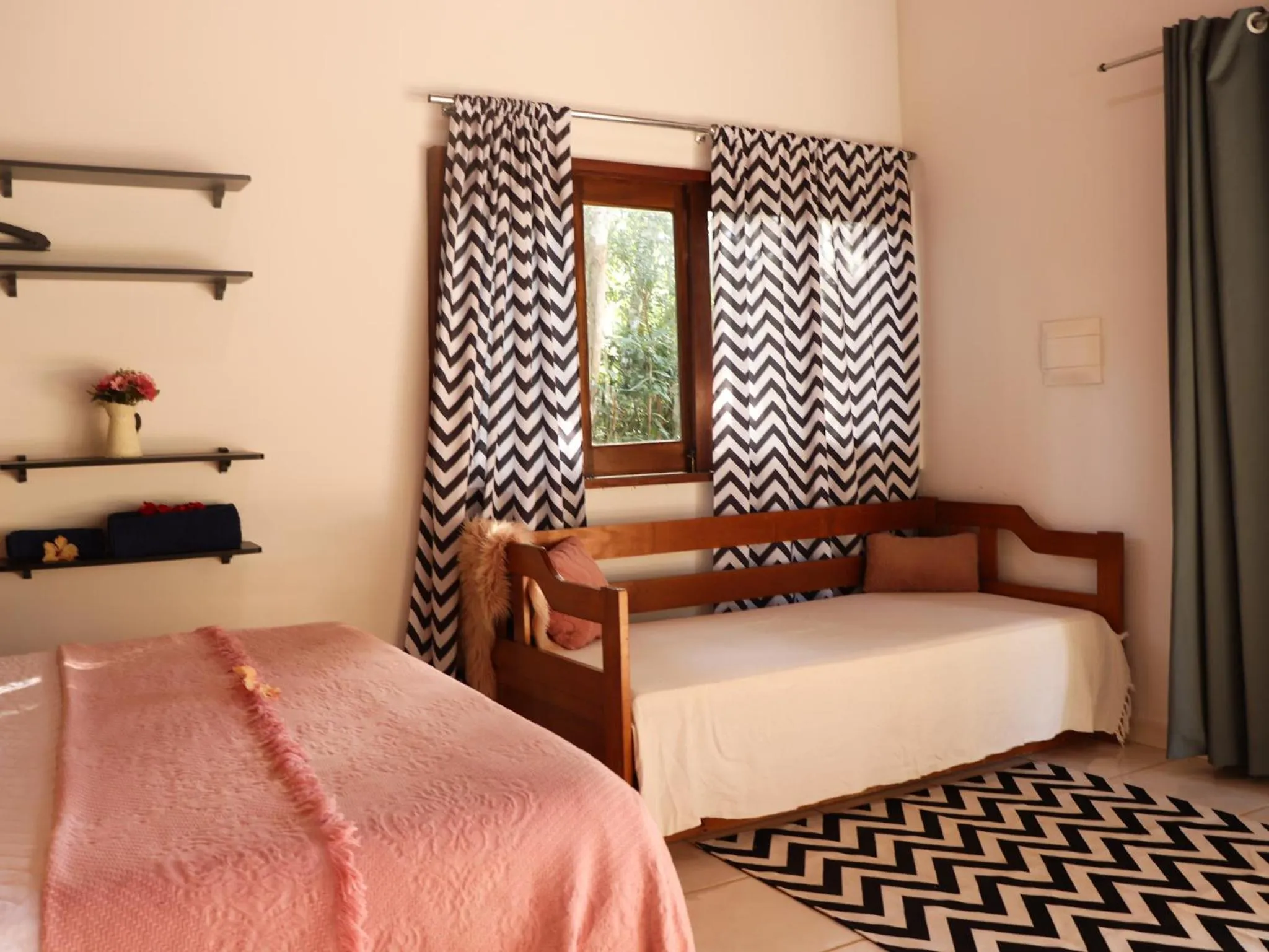 Photo of the whole room, Bed in Chalés Pura Vida