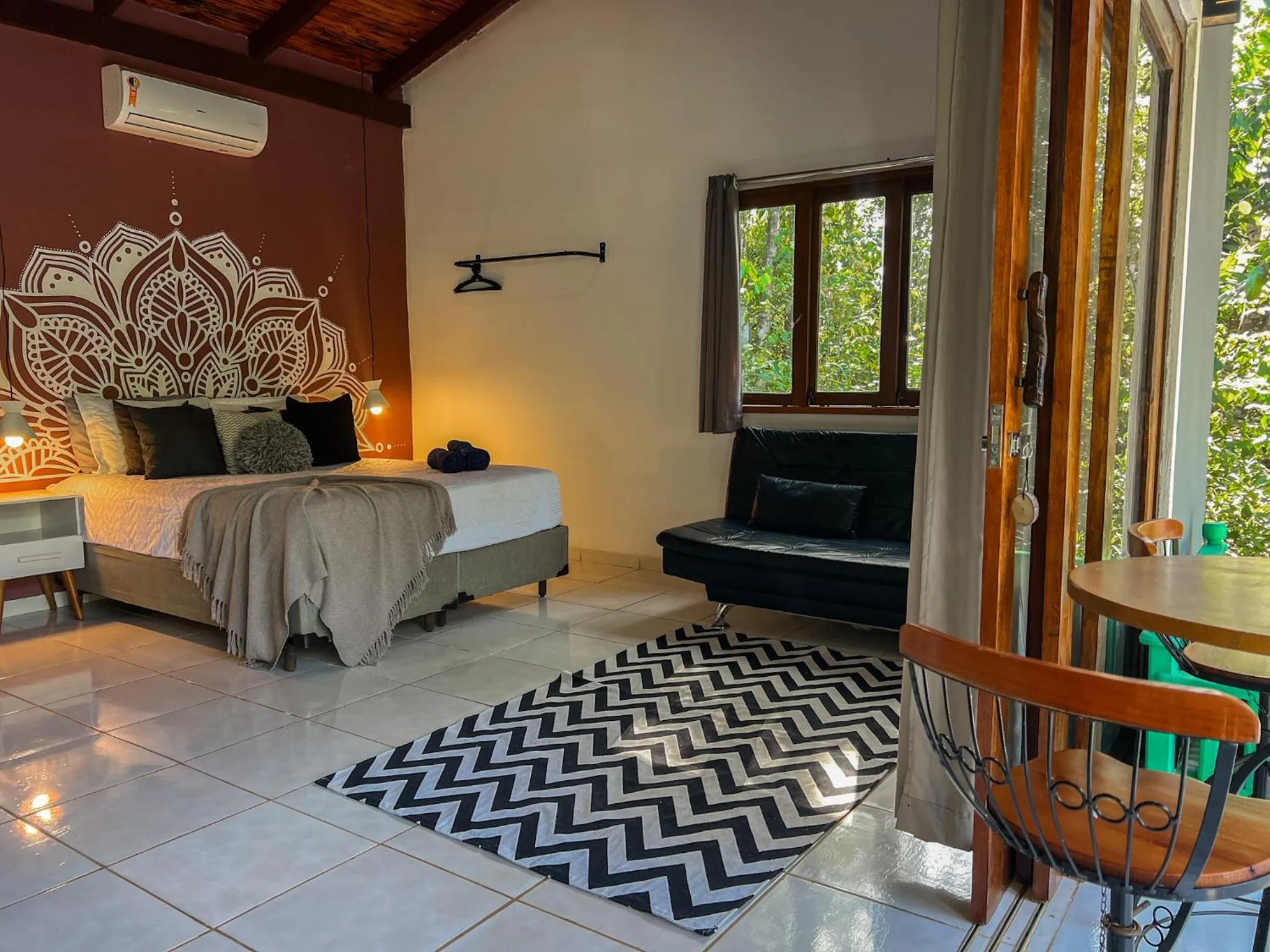 Photo of the whole room, Bed in Chalés Pura Vida