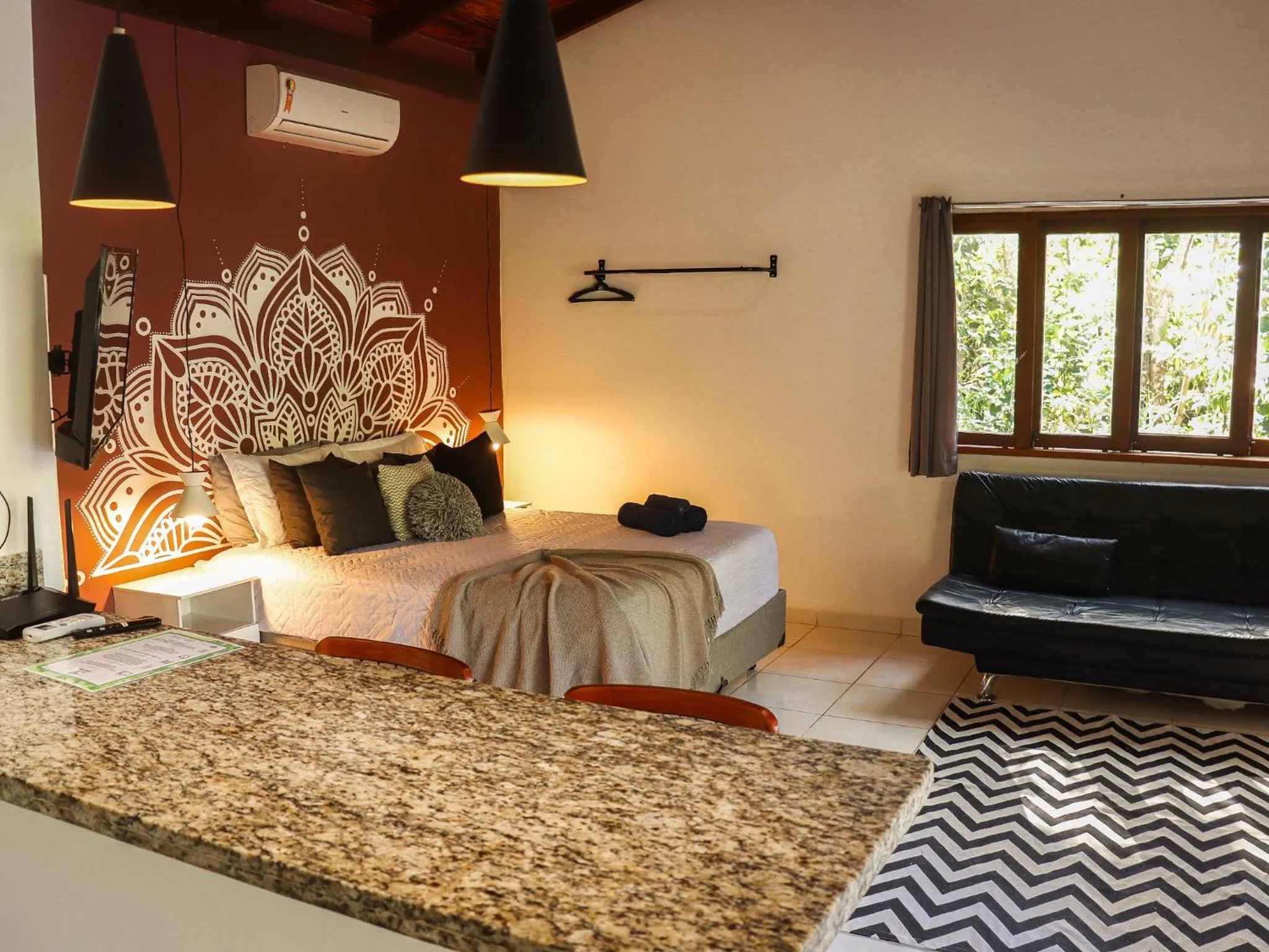 Living room, Bed in Chalés Pura Vida