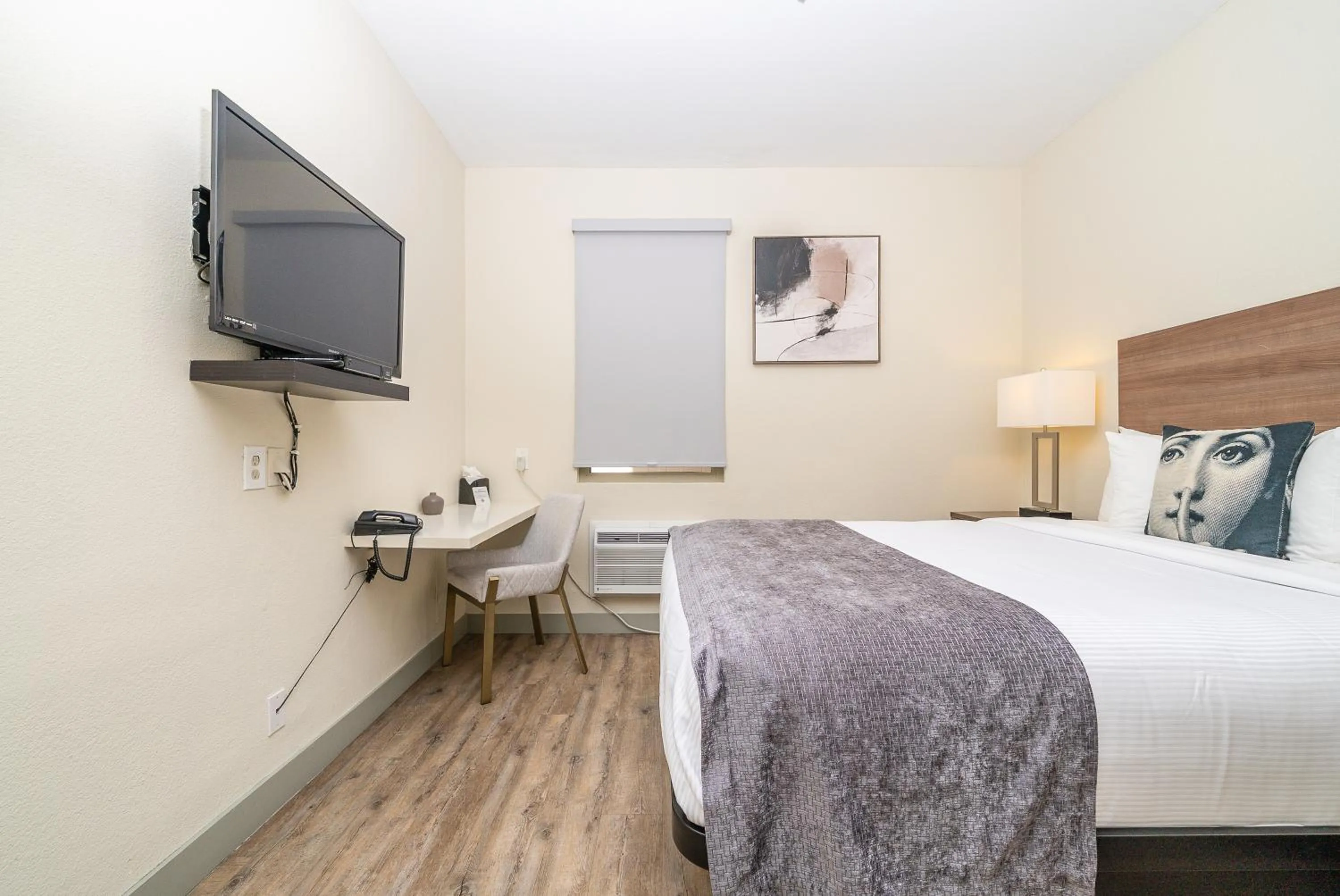 Evening entertainment, Bed in Urban Boutique Hotel- Little Italy, Downtown San Diego