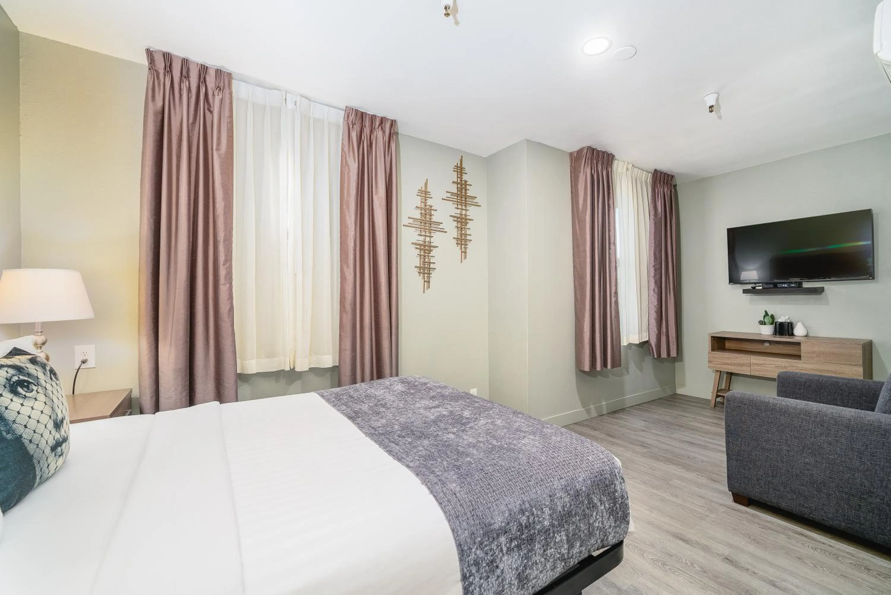 Bed in Urban Boutique Hotel- Little Italy, Downtown San Diego