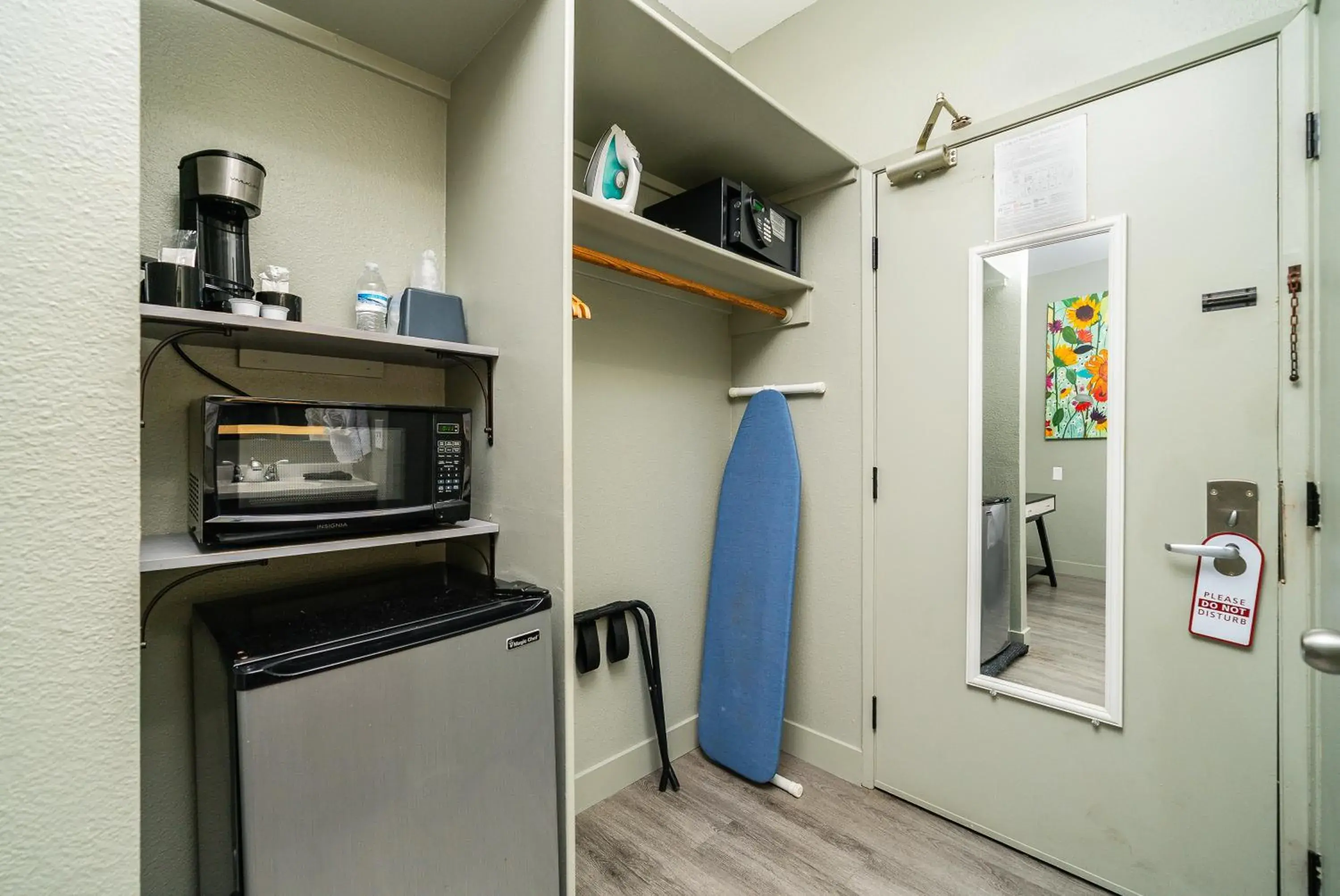 Queen Room - Non-Smoking in Urban Boutique Hotel- Little Italy, Downtown San Diego Queen Room - Non-Smoking in Urban Boutique Hotel- Little Italy, Downtown San Diego