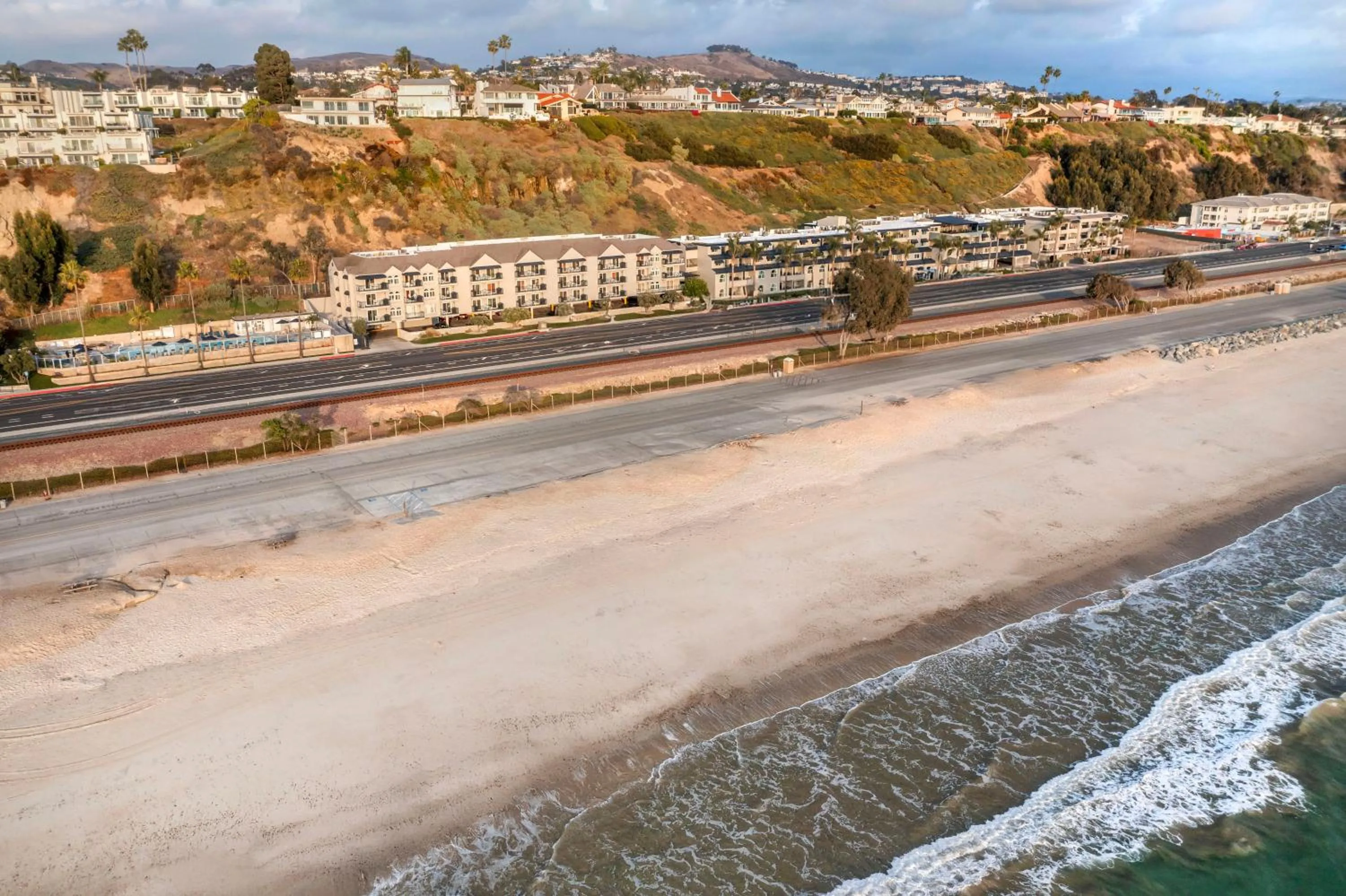 Property building in Hilton Vacation Club Riviera Beach & Shores