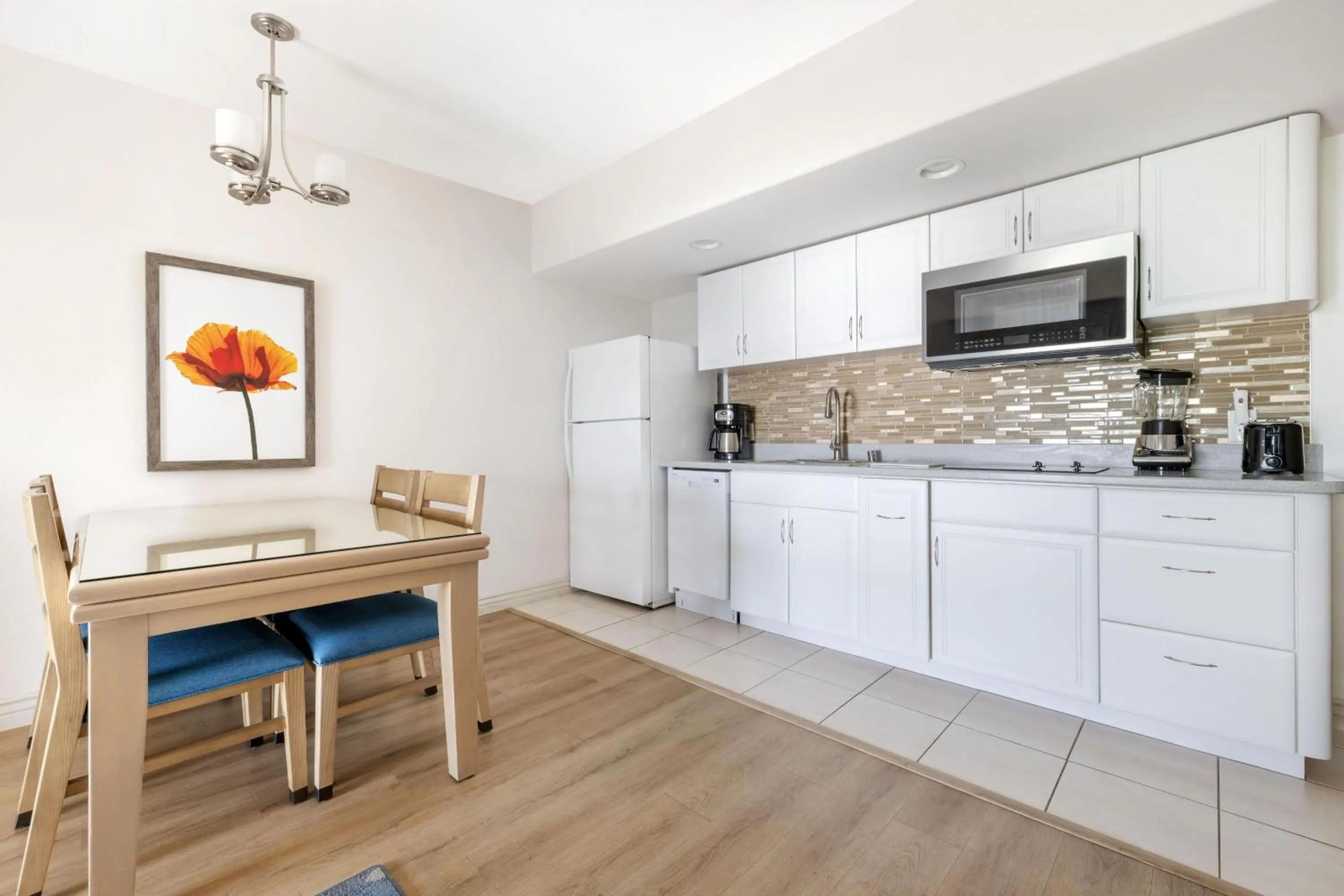 Kitchen or kitchenette in Hilton Vacation Club Riviera Beach & Shores