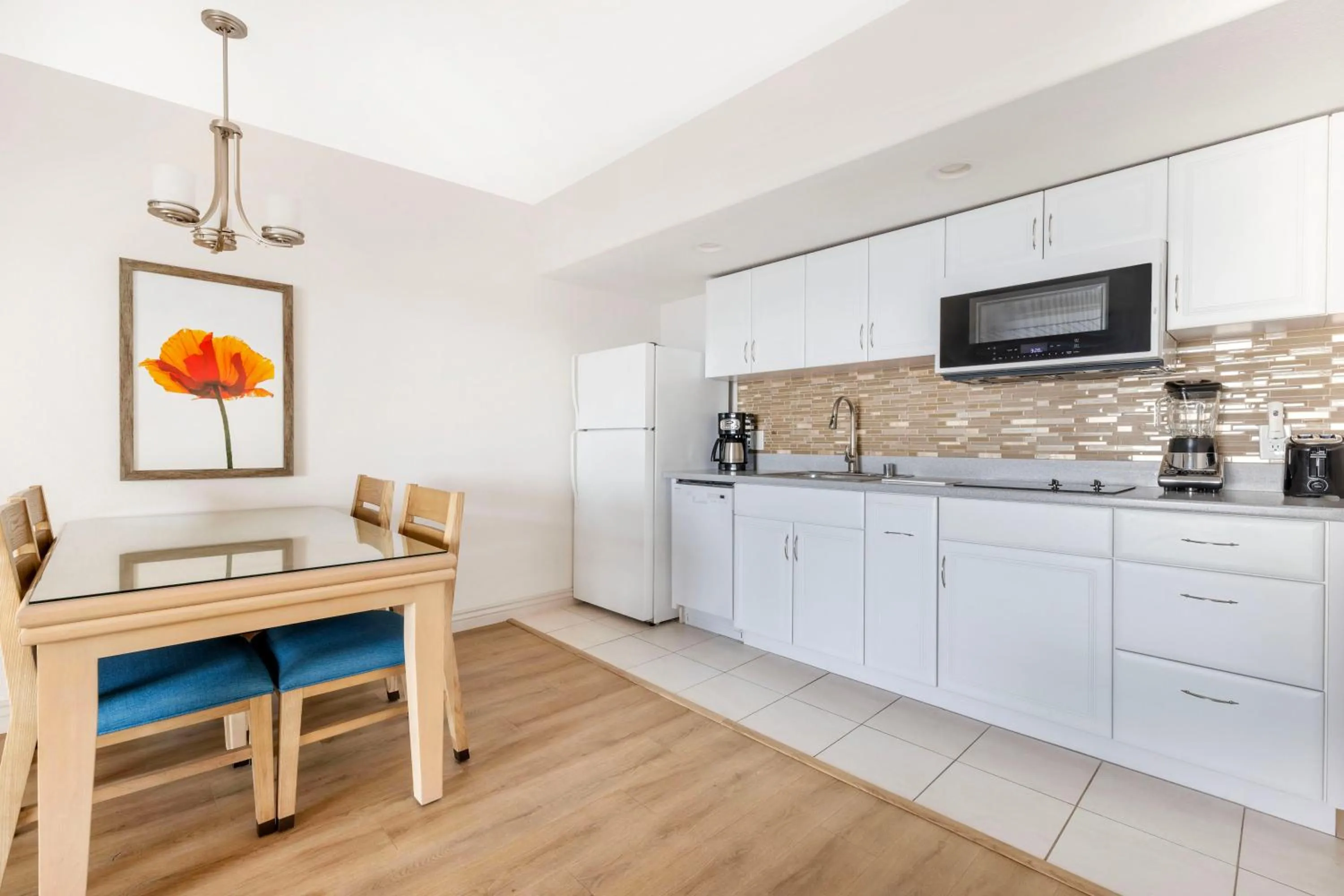 Dining area in Hilton Vacation Club Riviera Beach & Shores
