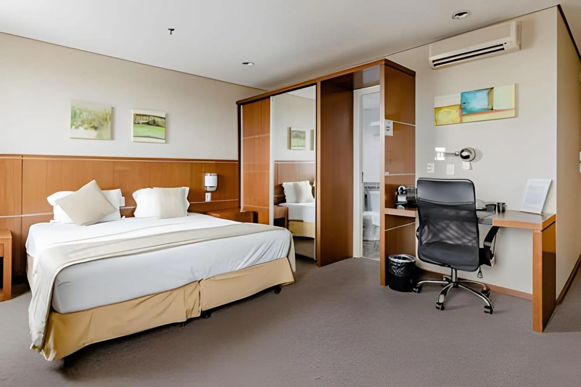 Bedroom, Bed in Hospedez - Flat Osasco Trade Center