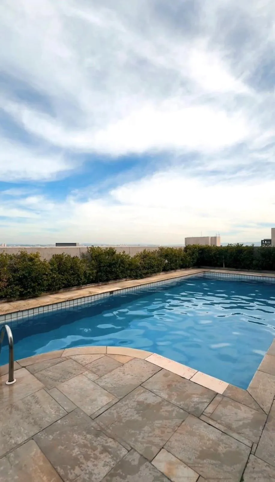 Swimming pool in Hospedez - Flat Osasco Trade Center