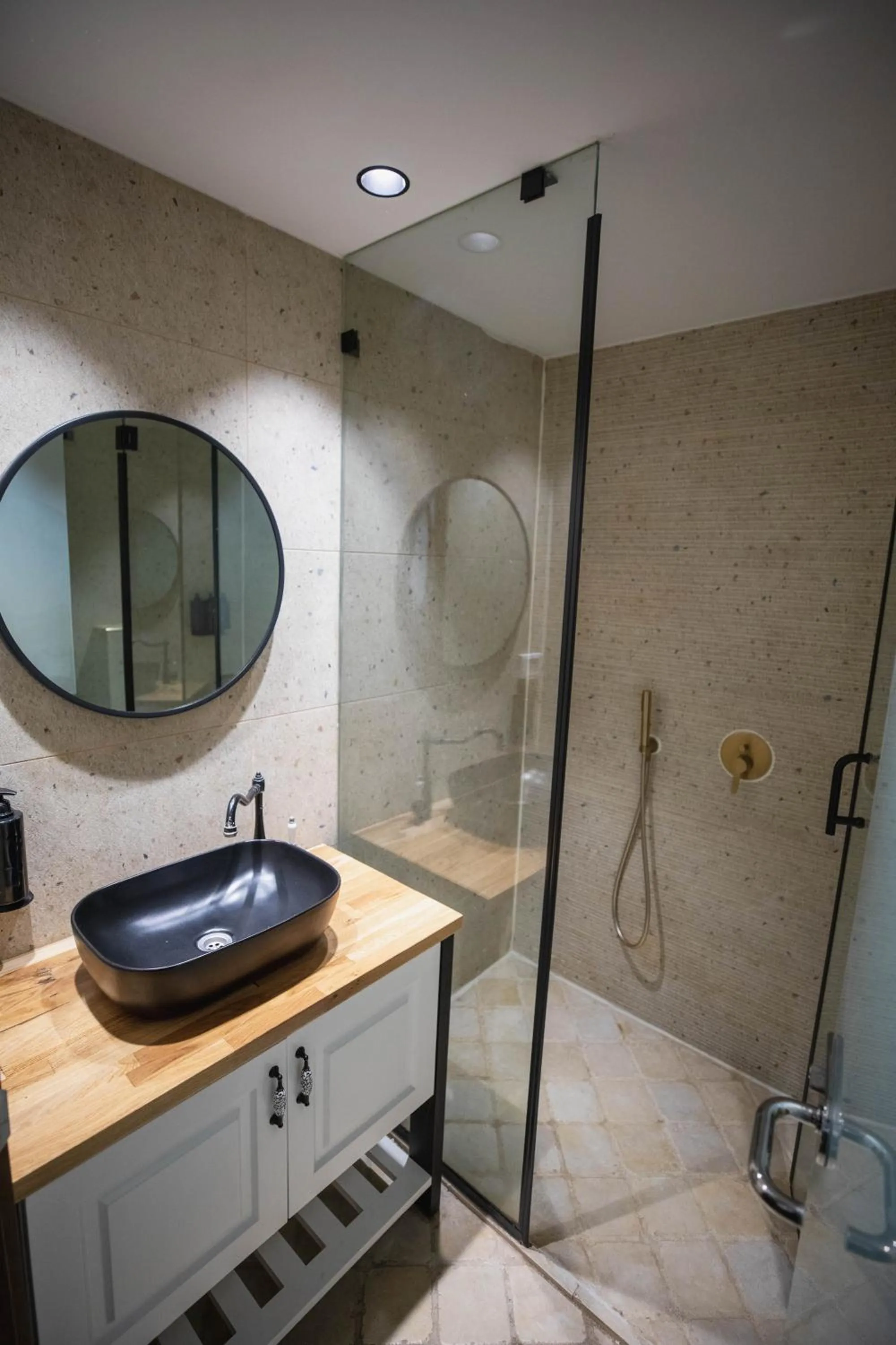 Shower in Jacob Mitzpe Ramon