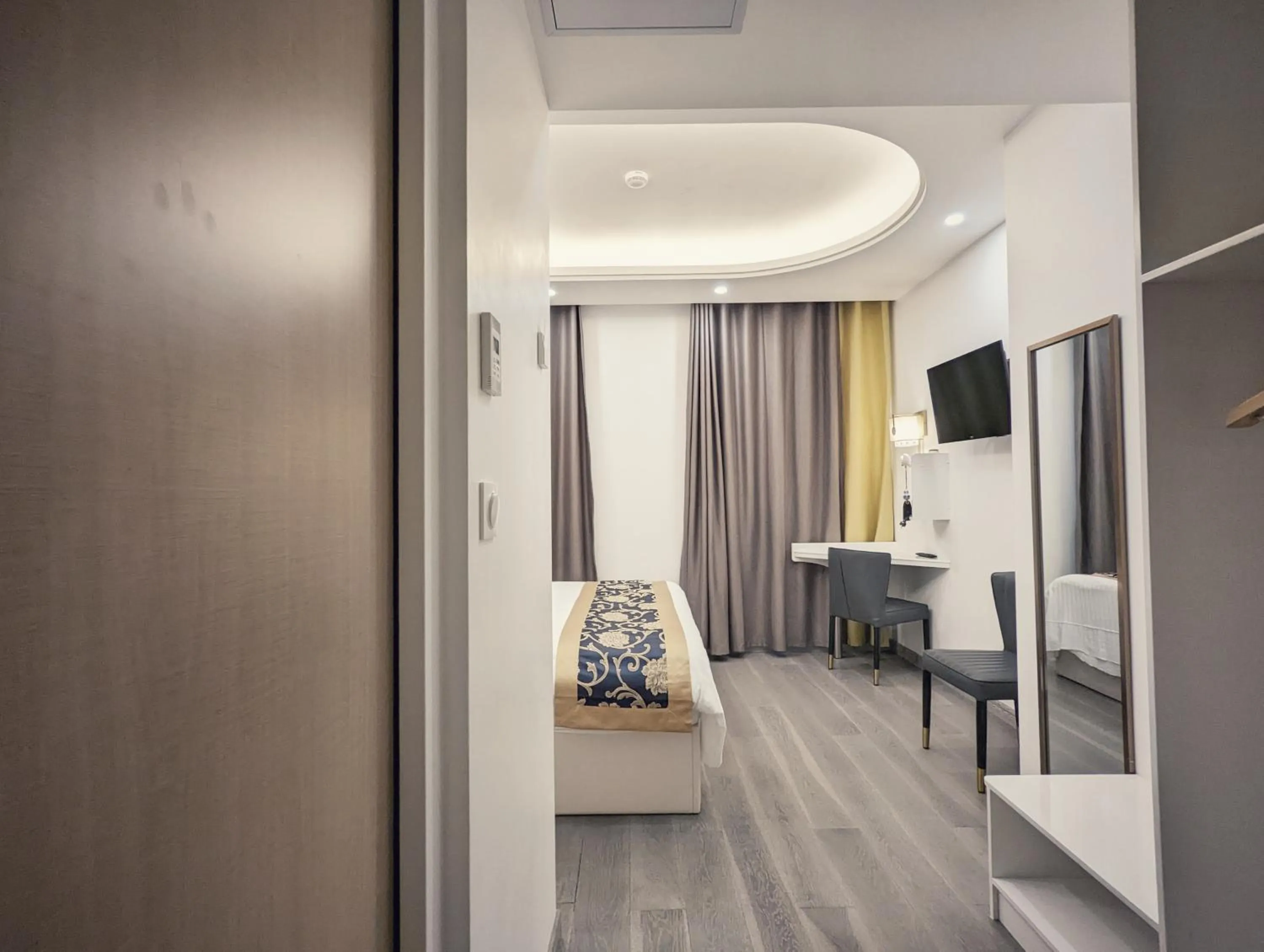 Photo of the whole room, Bed in KYRIAD ROUEN SUD - Sotteville les Rouen