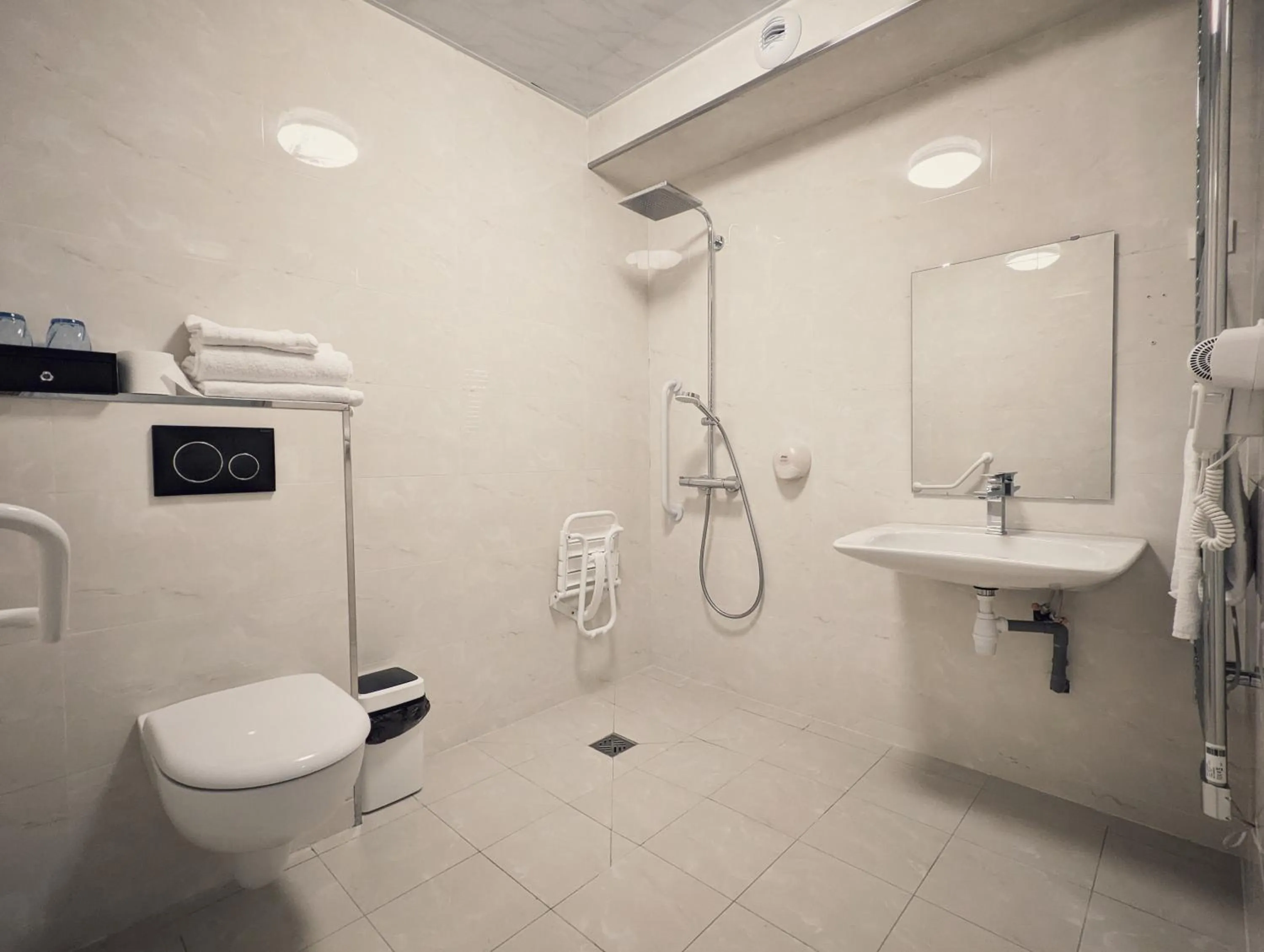 Bathroom in KYRIAD ROUEN SUD - Sotteville les Rouen