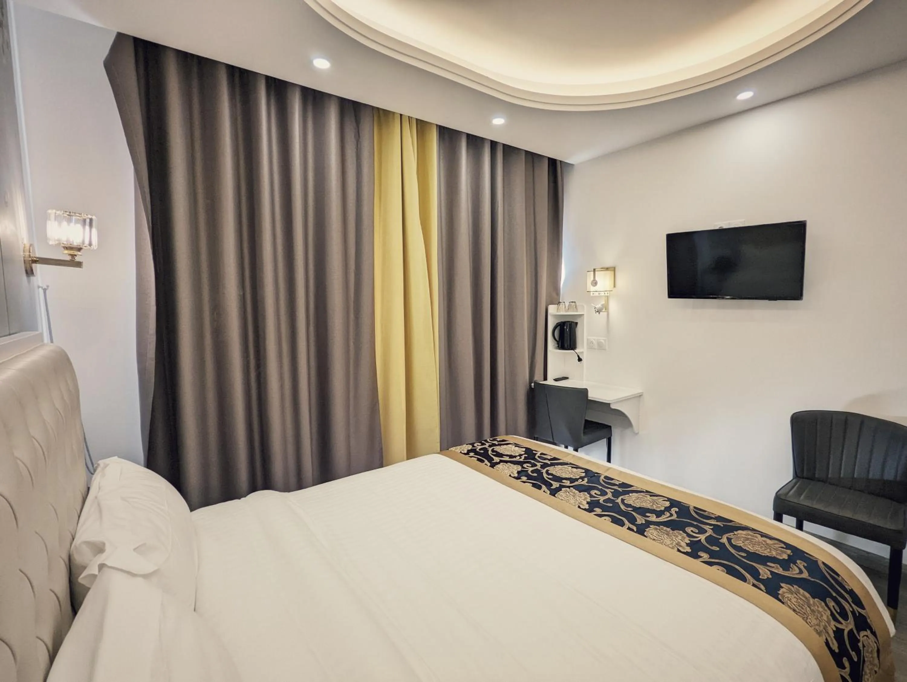 Bedroom, Bed in KYRIAD ROUEN SUD - Sotteville les Rouen