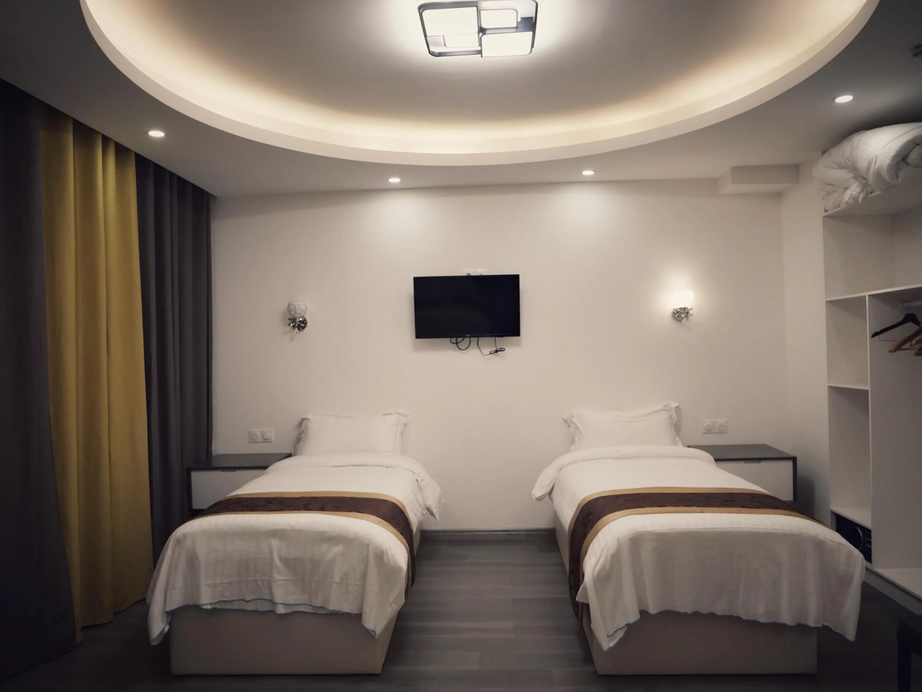 Bedroom, Bed in KYRIAD ROUEN SUD - Sotteville les Rouen