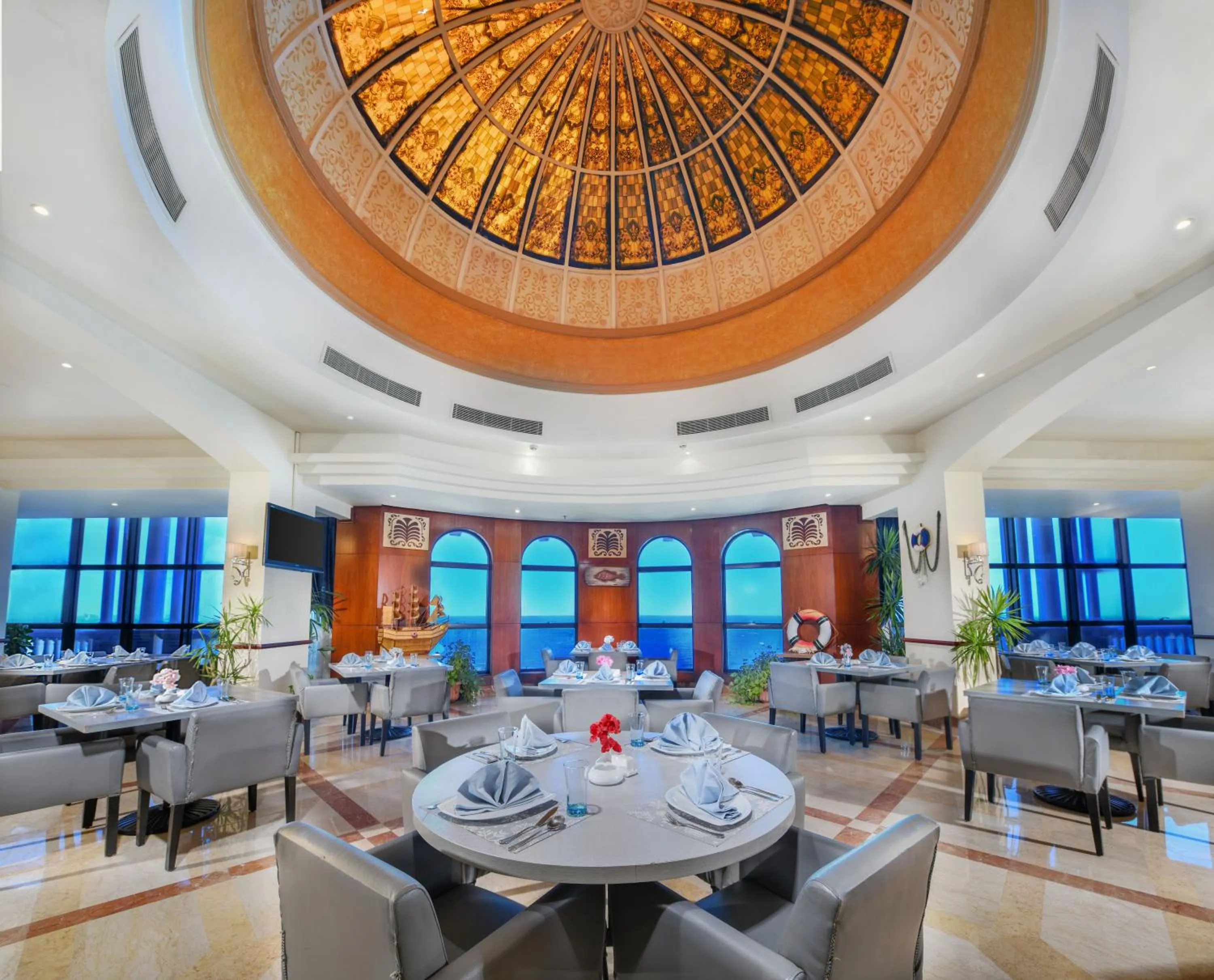 Restaurant/places to eat in Tolip Hotel Alexandria