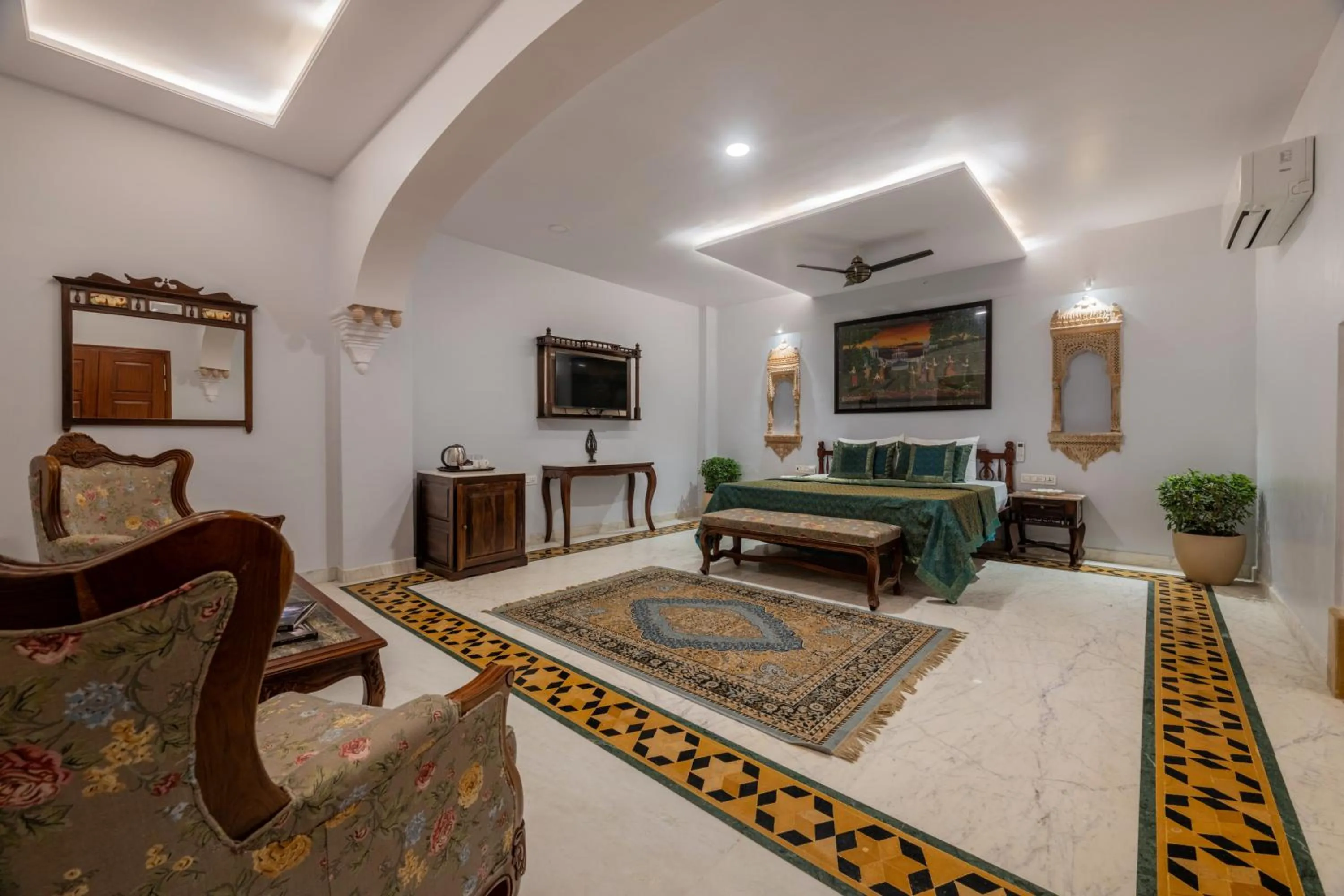 Communal lounge/ TV room in Rajasthan Palace - A Heritage Boutique Hotel in Jaipur