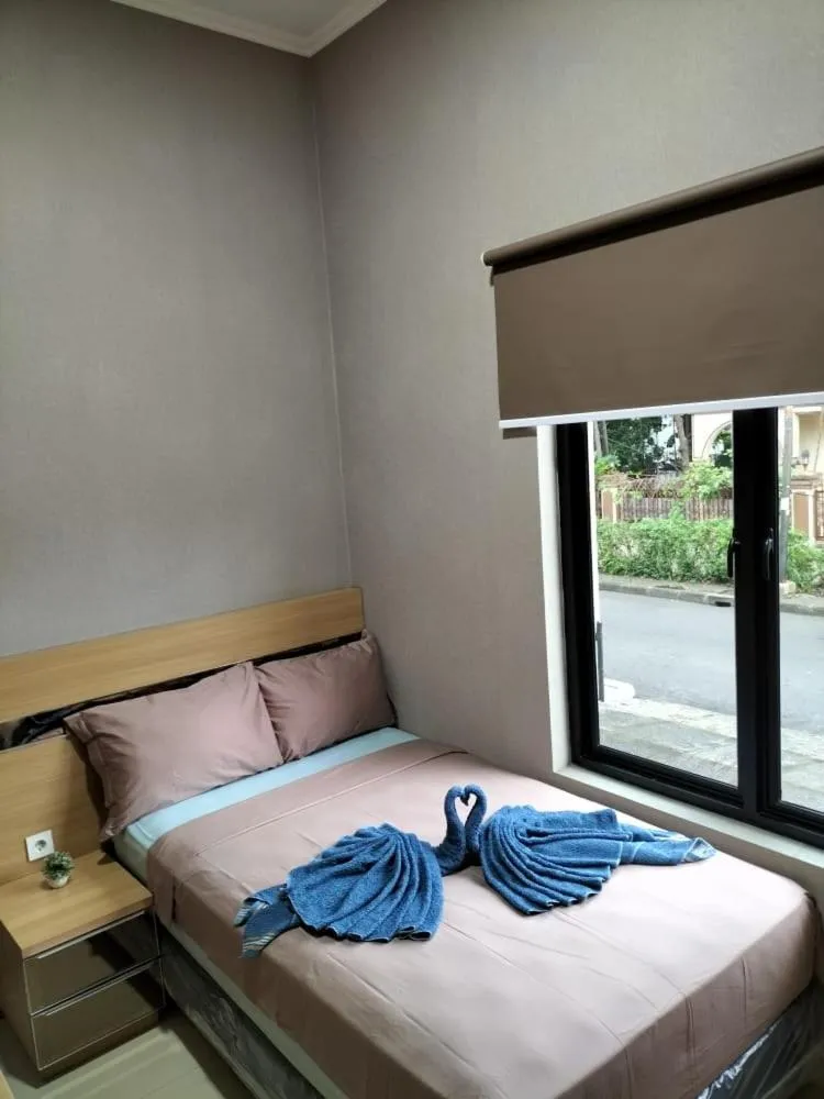Bed in Cozy Residence Tomang