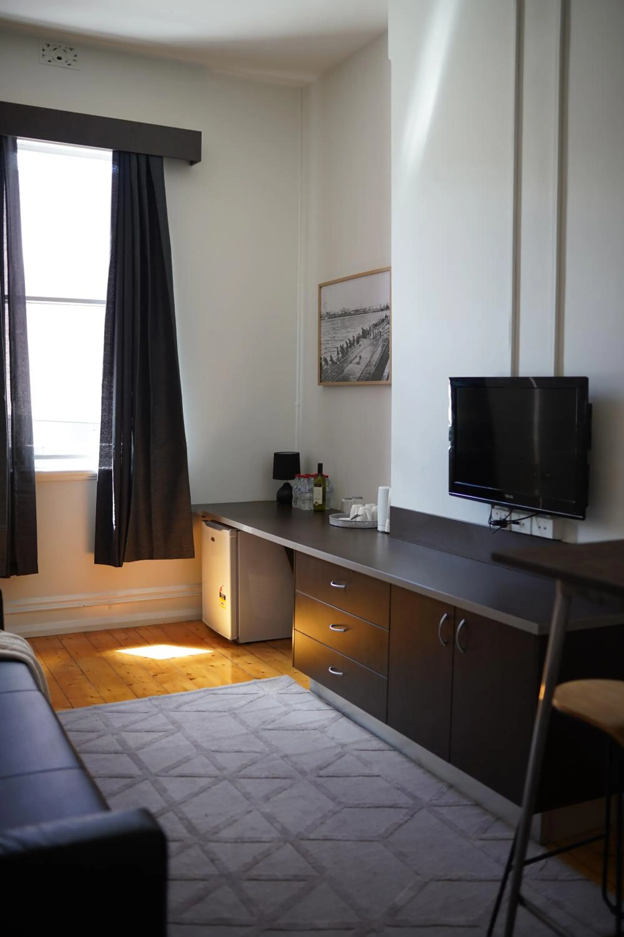 Living room, Bed in The Beaconsfield Hotel