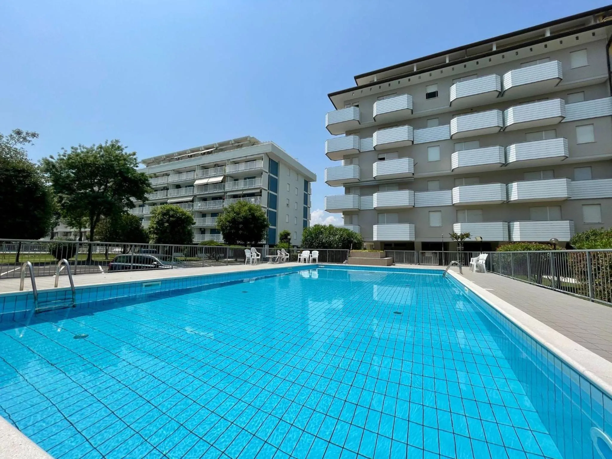 Swimming pool in Flat with shared pool