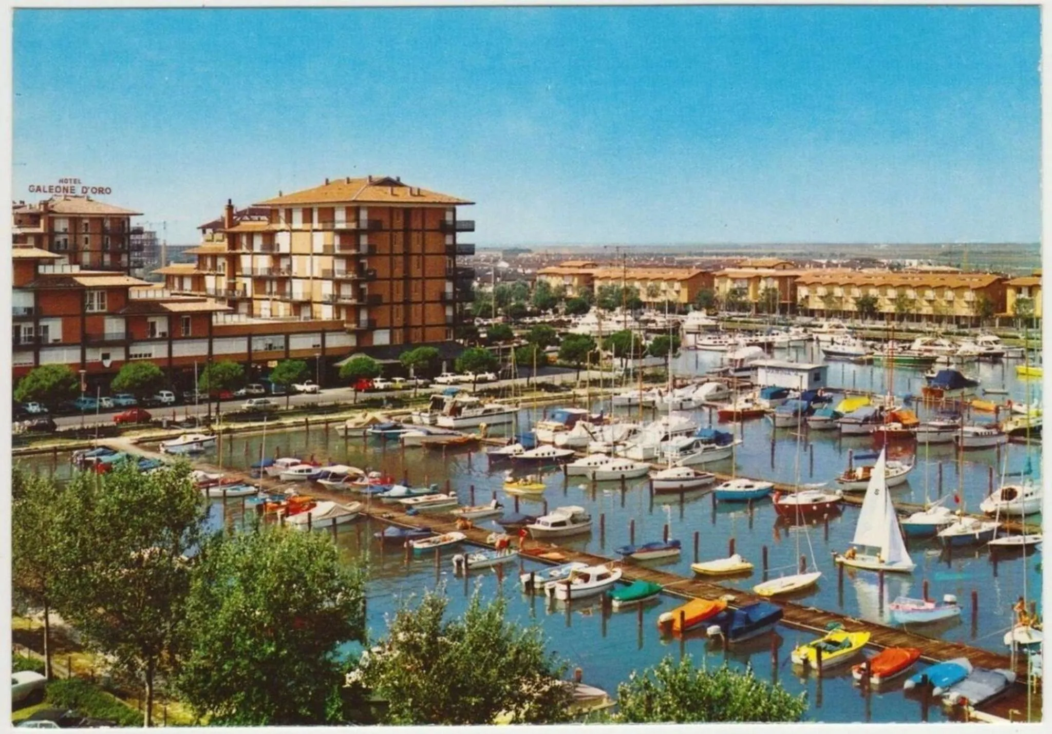 Neighbourhood in Flat with shared pool