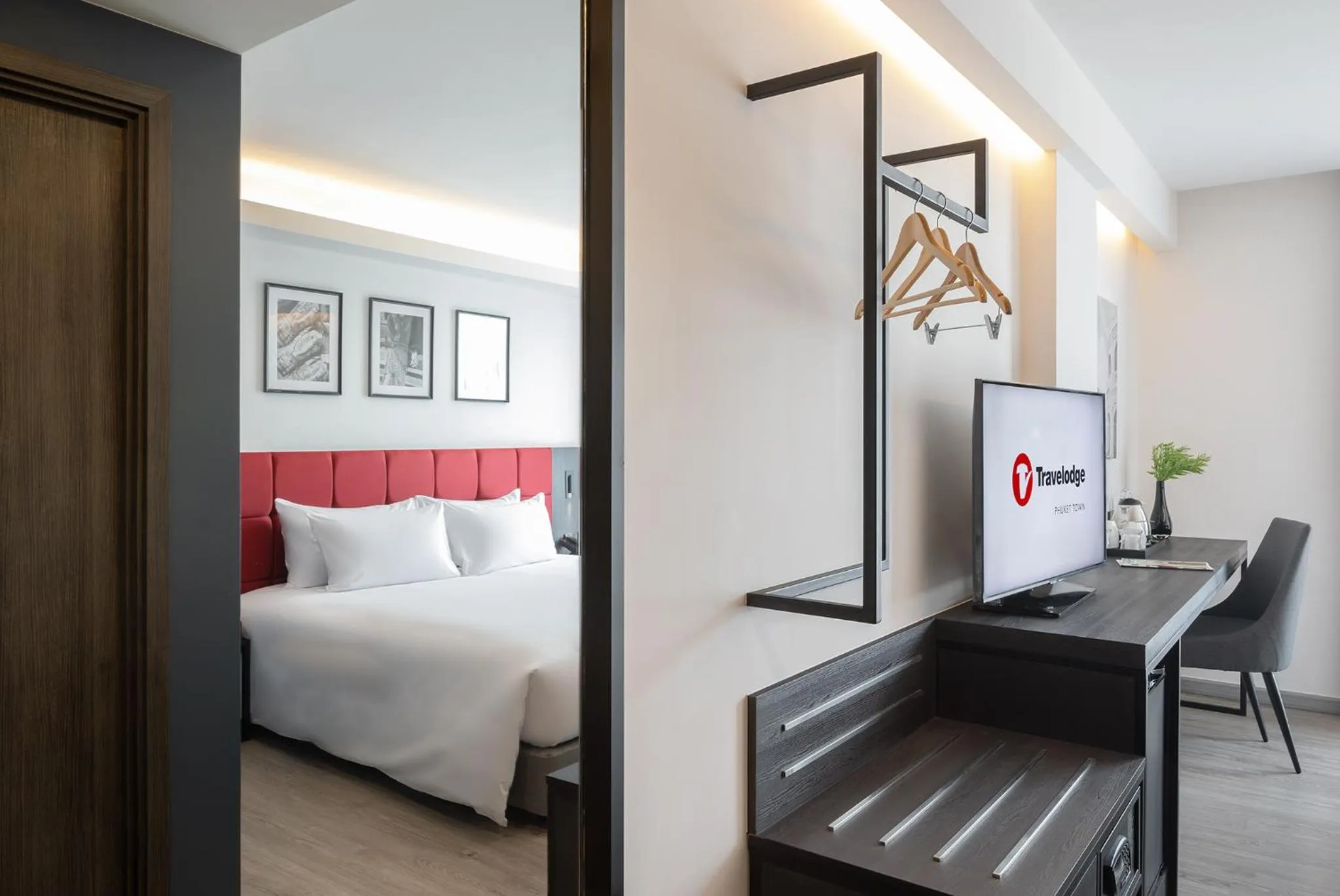 Bedroom, Bed in Travelodge Phuket Town