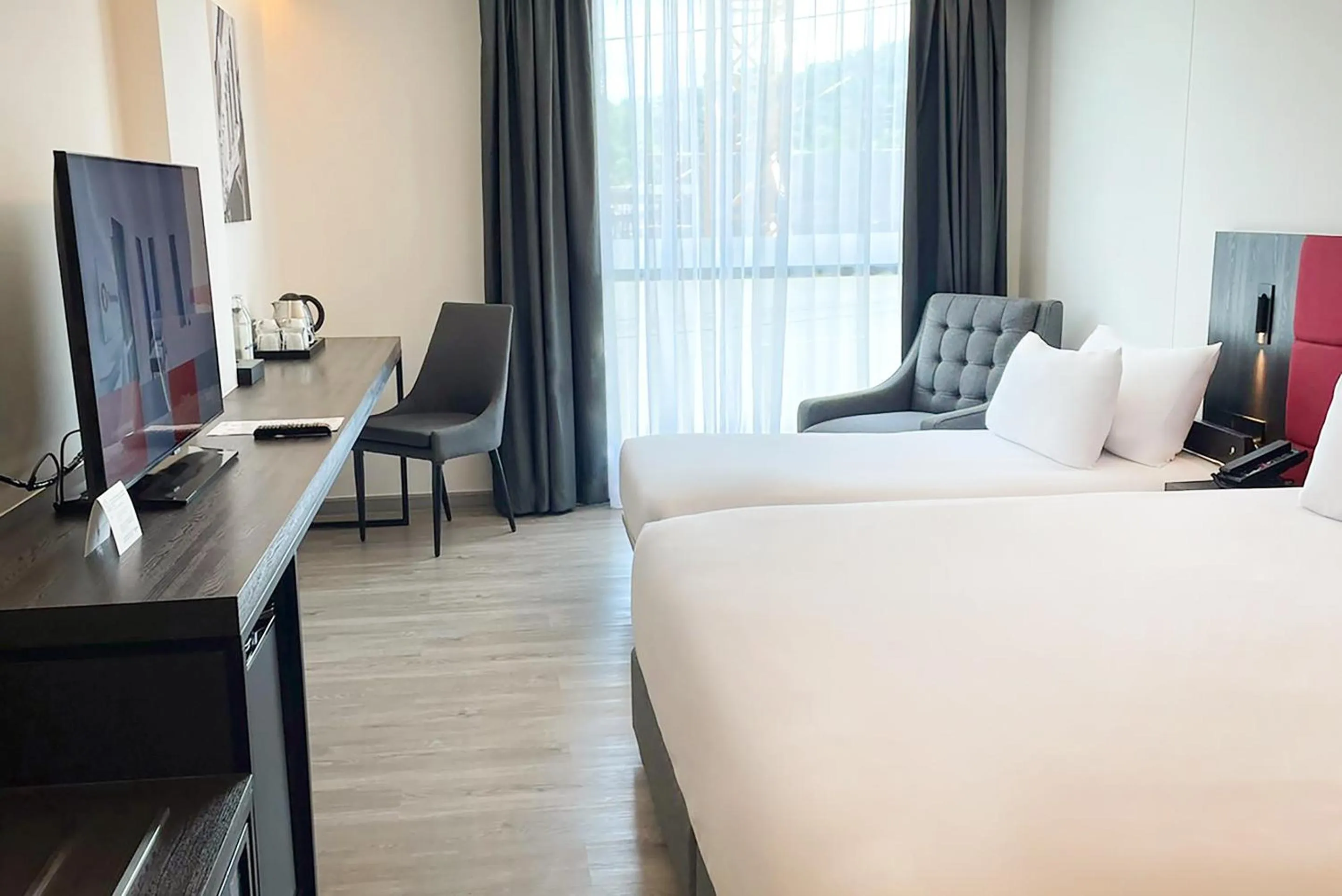 Photo of the whole room, Bed in Travelodge Phuket Town