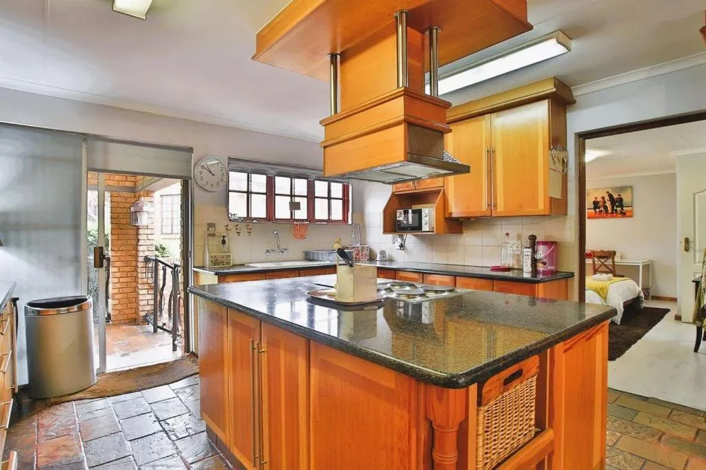 Communal kitchen in Mereke Manor