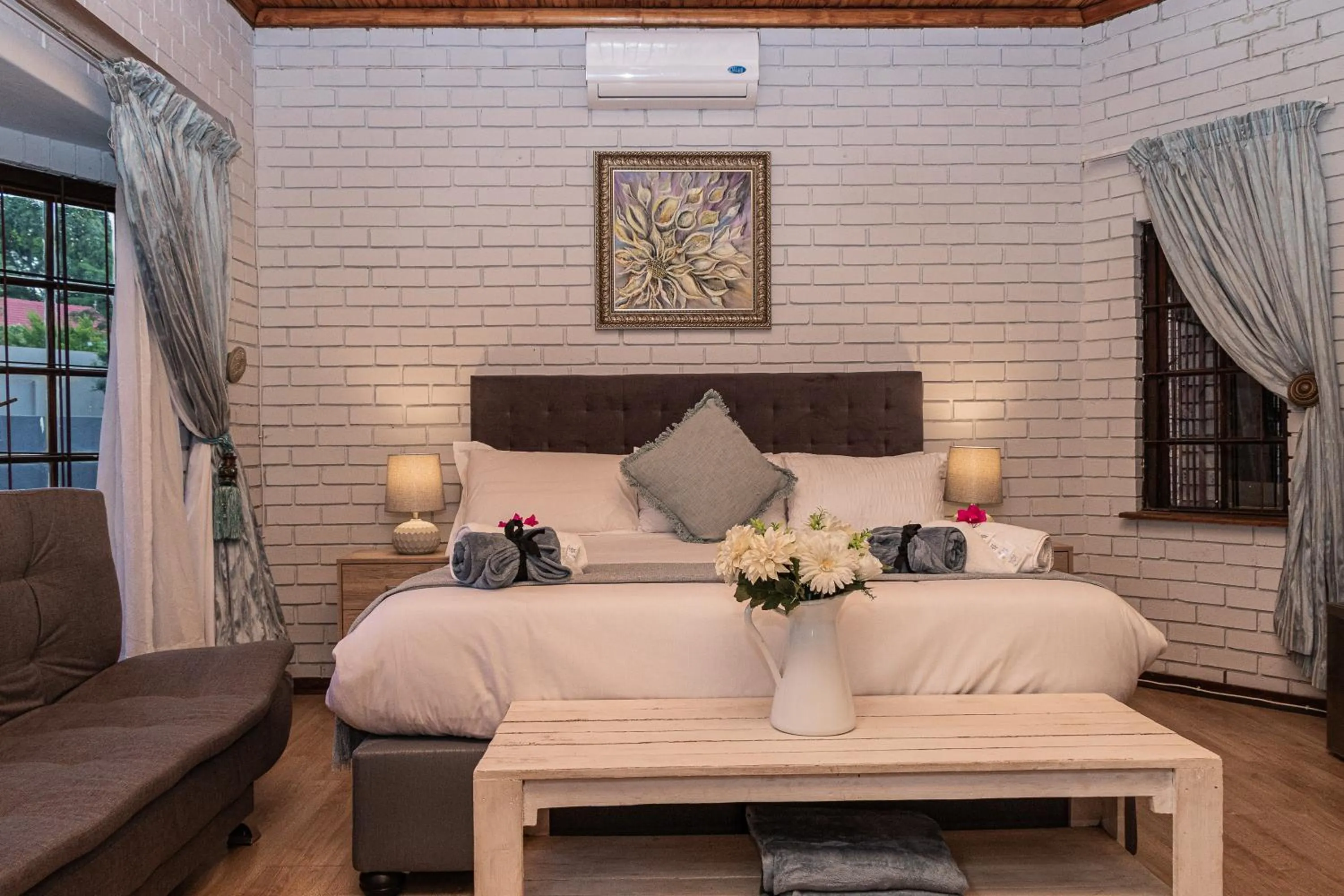 Bedroom, Bed in Mereke Manor